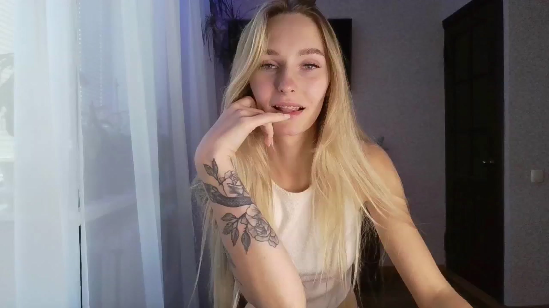 Gallery image thumbnail from Milaa's myfreecams stream on, 09/15/2024, 15:41 image 12 of 20