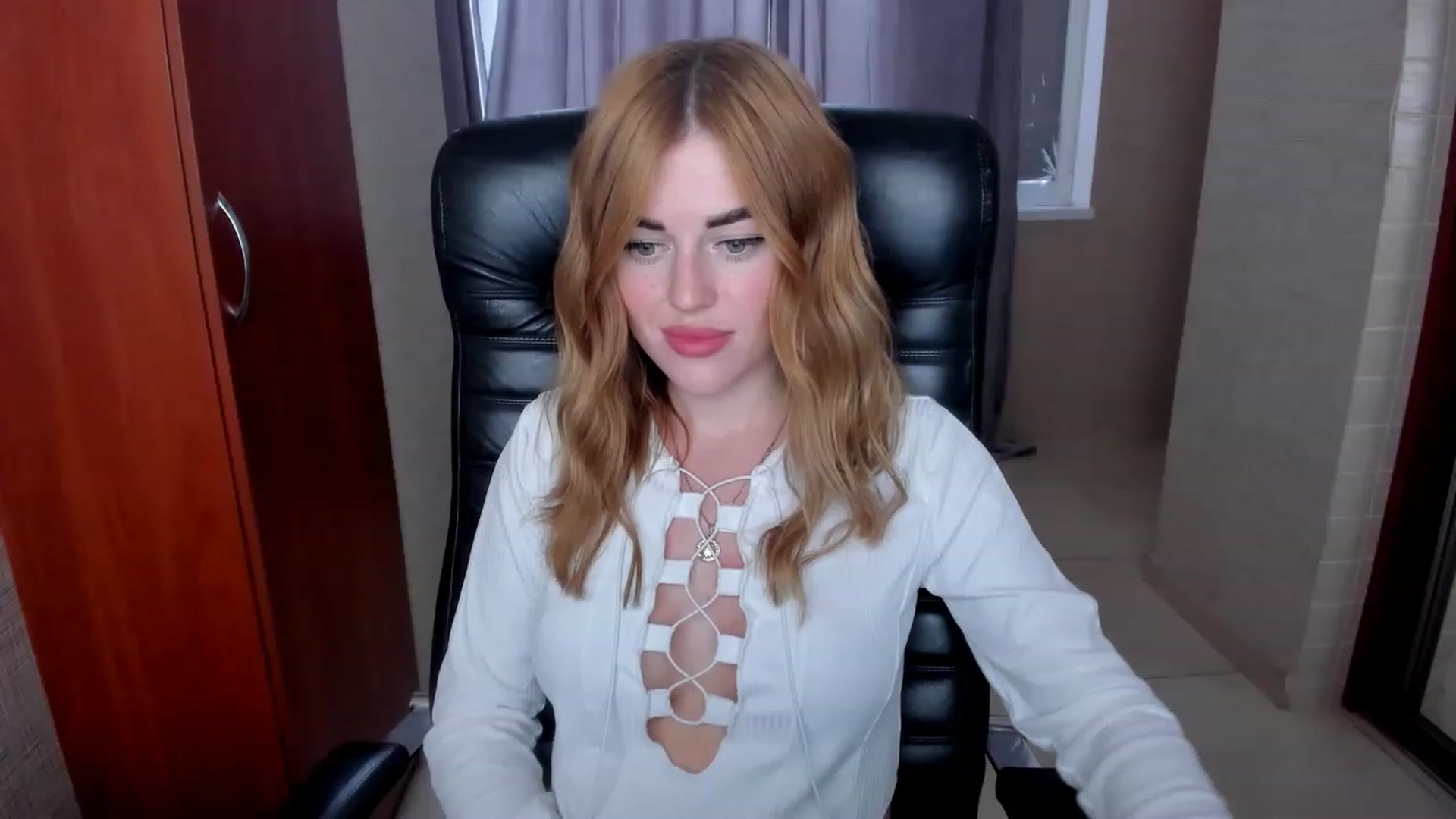 Gallery image thumbnail from Milalils's myfreecams stream on, 11/18/2022, 08:22 image 13 of 20