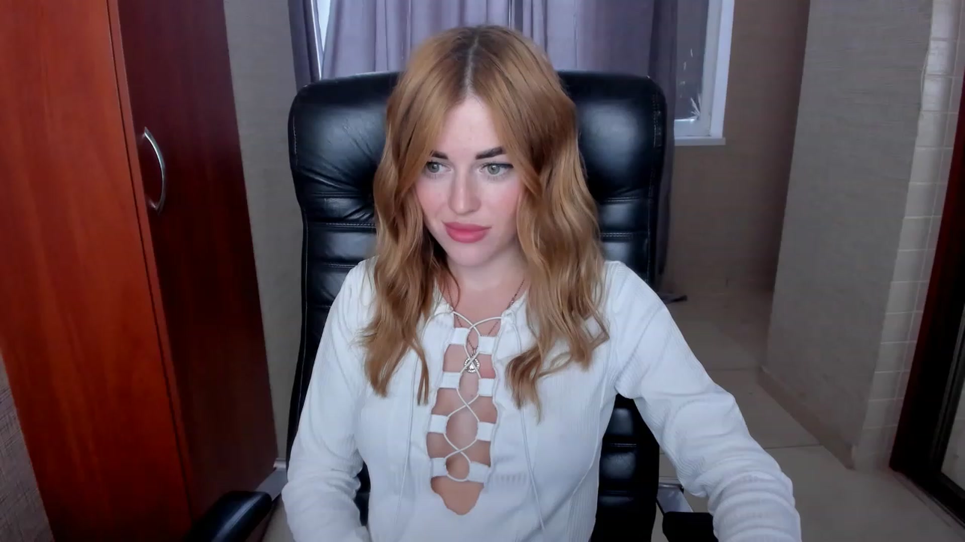 Gallery image thumbnail from Milalils's myfreecams stream on, 11/18/2022, 08:22 image 14 of 20