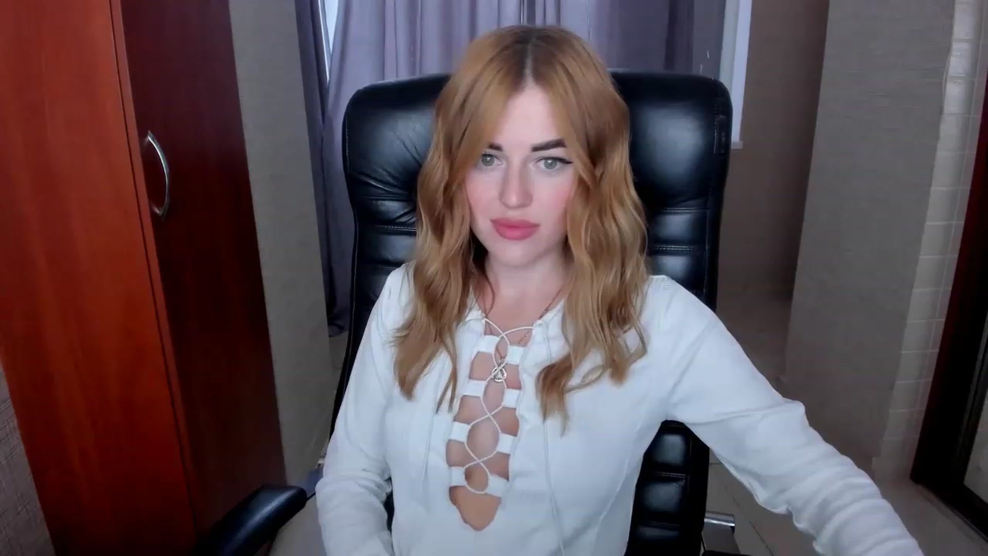 Gallery image thumbnail from Milalils's myfreecams stream on, 11/18/2022, 08:22 image 15 of 20