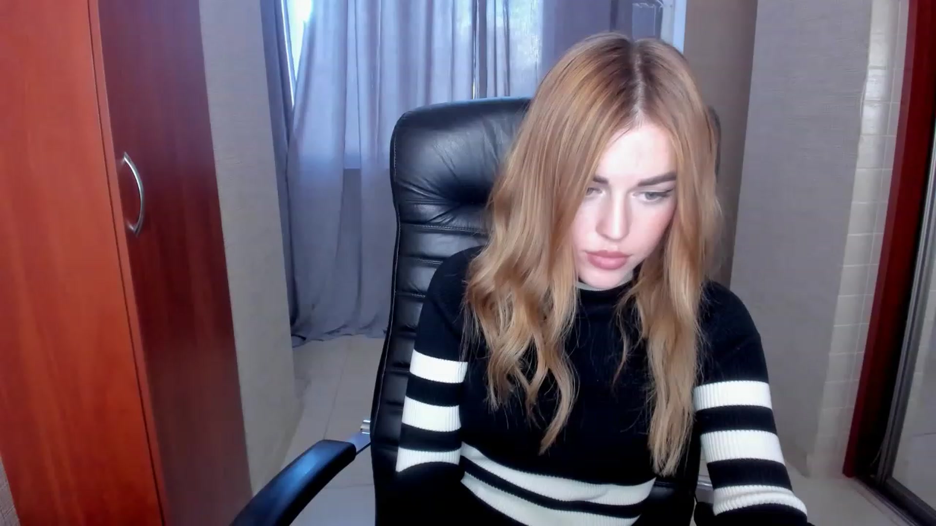 Gallery image thumbnail from Milalils's myfreecams stream on, 11/19/2022, 08:58 image 10 of 20