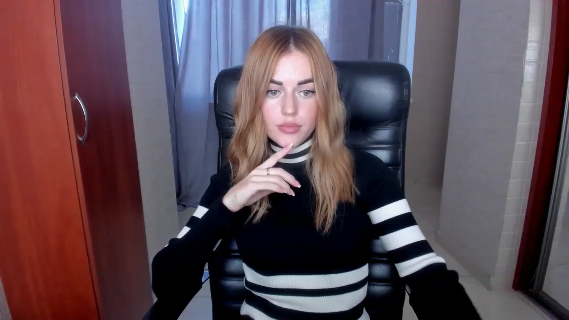 Gallery image thumbnail from Milalils's myfreecams stream on, 11/19/2022, 08:58 image 11 of 20