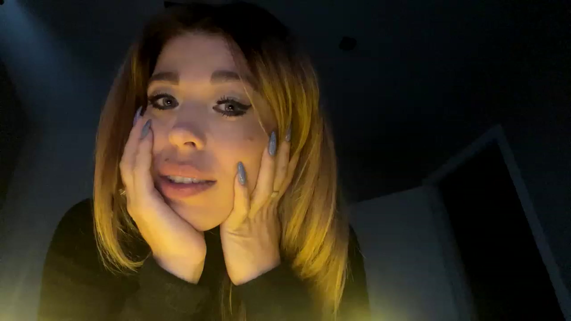 Gallery image thumbnail from MilanaGreen's myfreecams stream on, 11/26/2022, 13:10 image 18 of 20