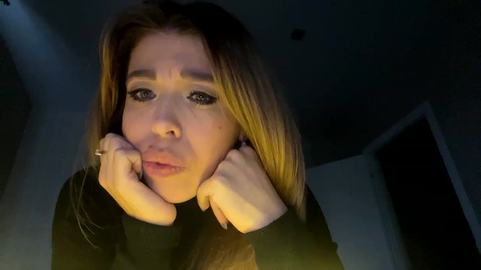 Gallery image thumbnail from MilanaGreen's myfreecams stream on, 11/26/2022, 13:10 image 14 of 20
