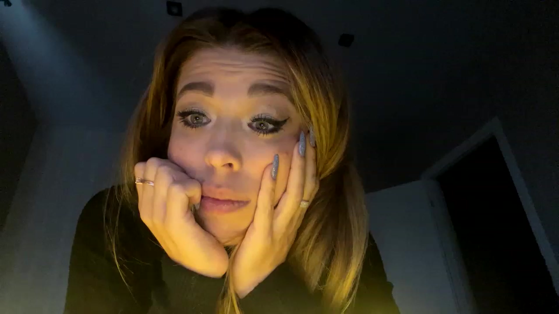 Gallery image thumbnail from MilanaGreen's myfreecams stream on, 11/26/2022, 13:10 image 13 of 20