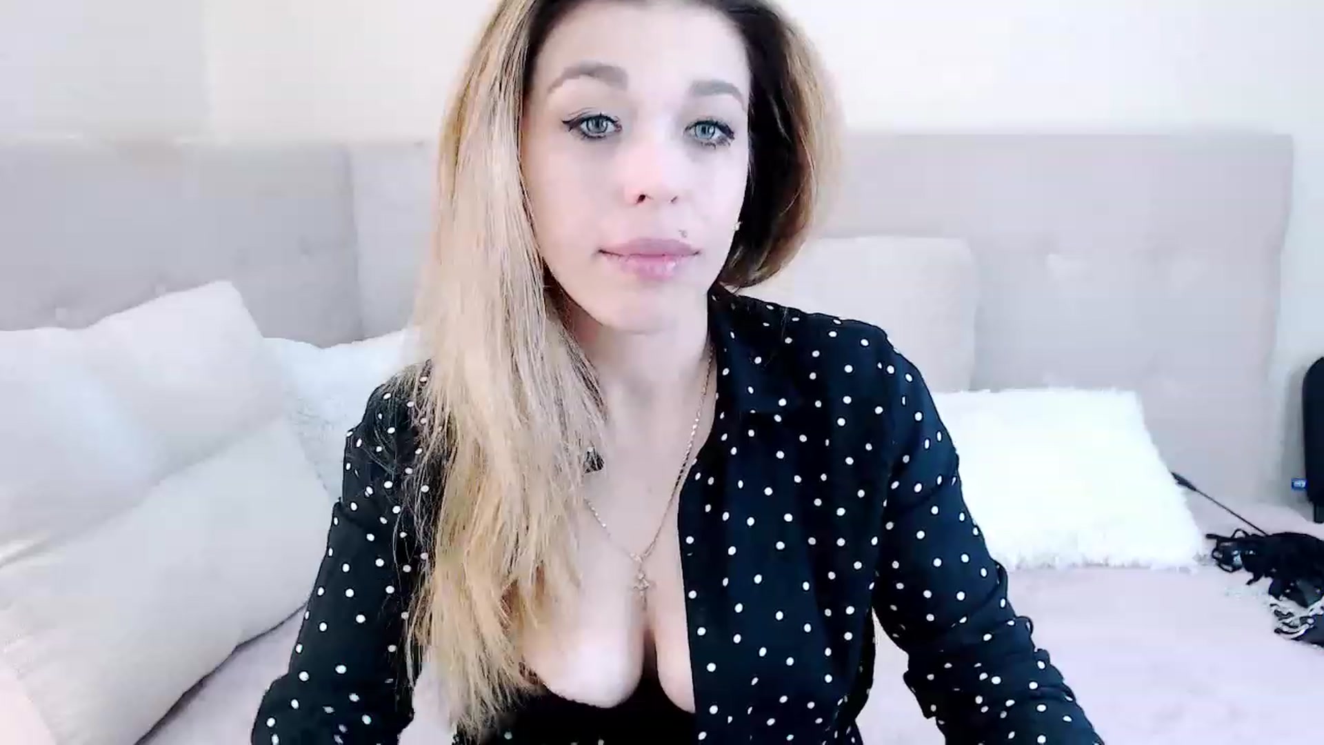 Gallery image thumbnail from MilanaGreen's myfreecams stream on, 01/26/2023, 15:05 image 6 of 20