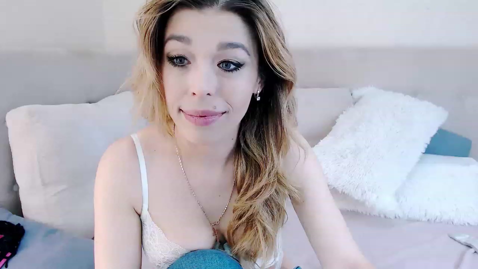 Gallery image thumbnail from MilanaGreen's myfreecams stream on, 02/05/2023, 14:10 image 14 of 20