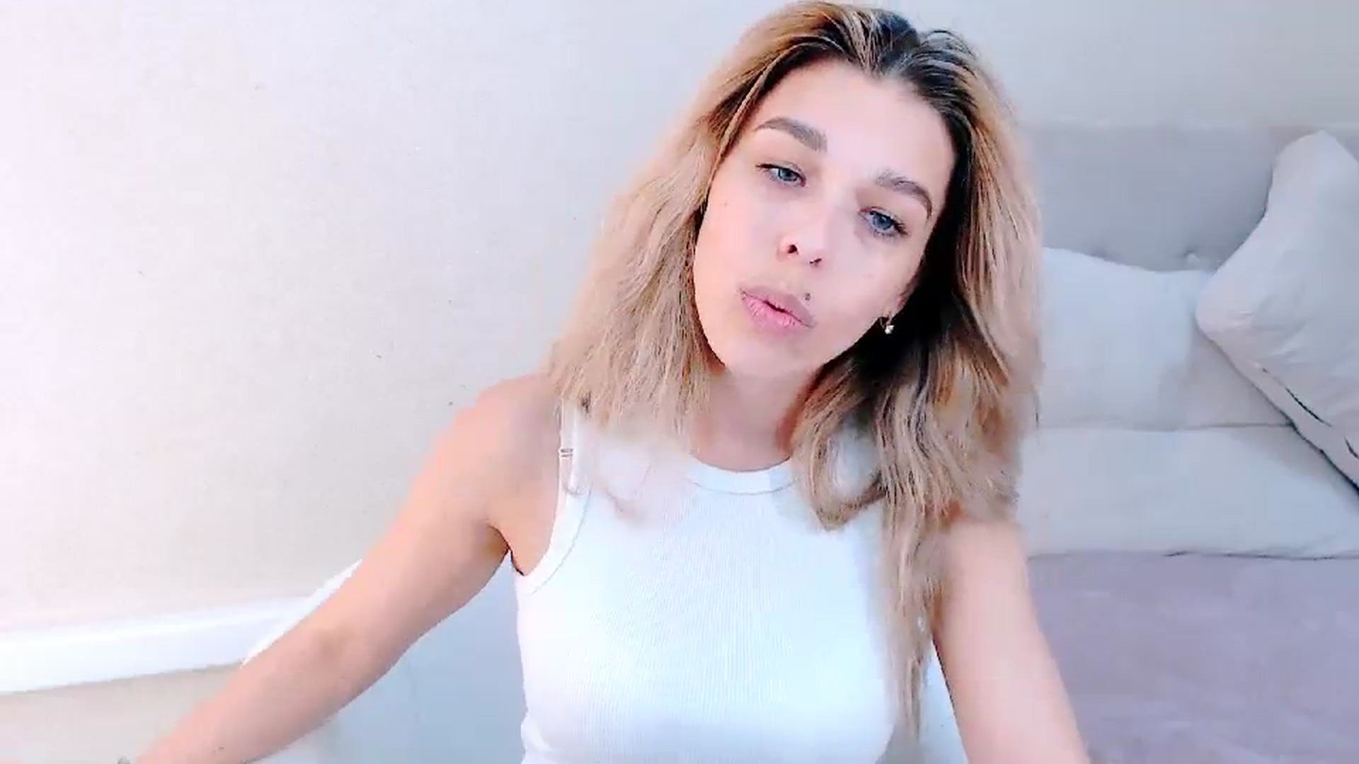 Gallery image thumbnail from MilanaGreen's myfreecams stream on, 08/29/2023, 13:59 image 17 of 20
