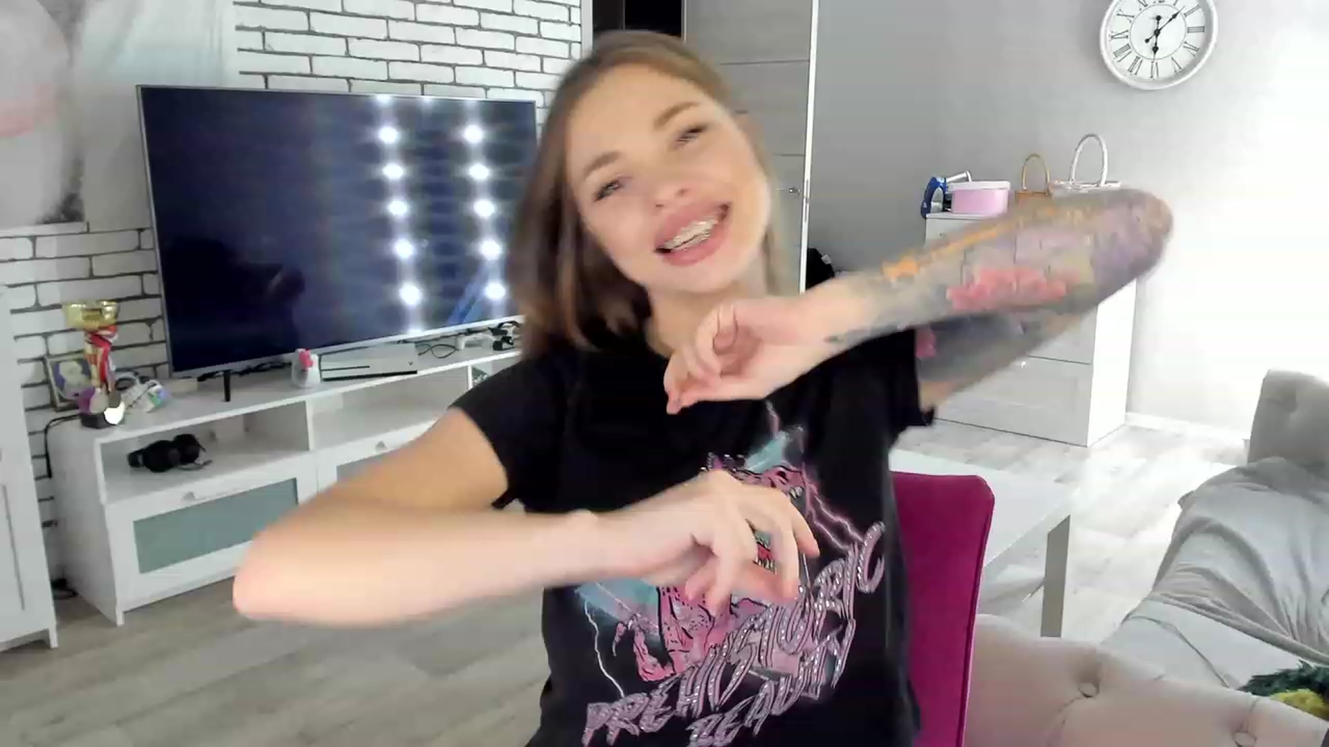 Gallery image thumbnail from MilanaSimple's myfreecams stream on, 11/14/2022, 20:08 image 4 of 20
