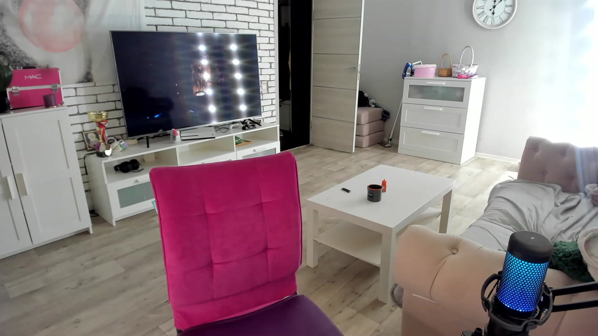 Gallery image thumbnail from MilanaSimple's myfreecams stream on, 11/14/2022, 20:53 image 2 of 20