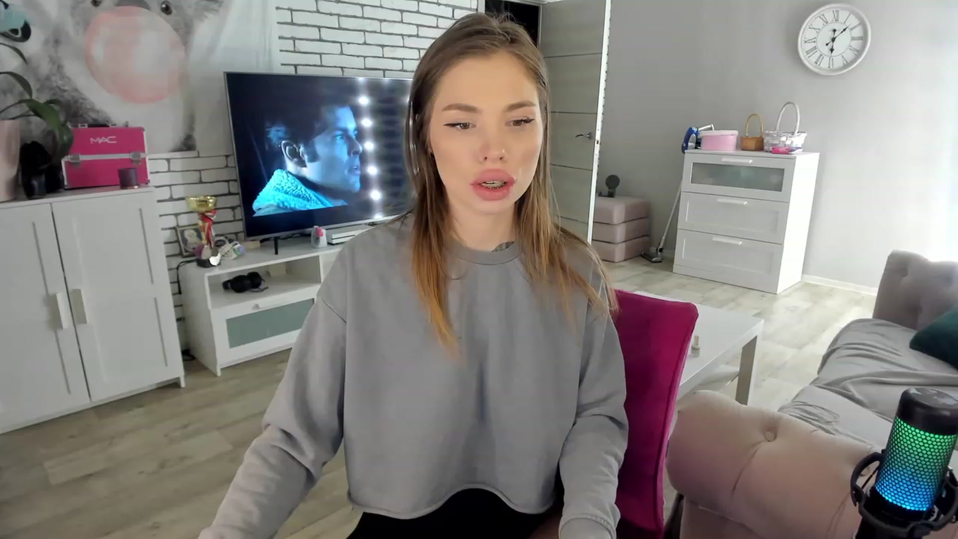 Gallery image thumbnail from MilanaSimple's myfreecams stream on, 11/15/2022, 21:23 image 19 of 20