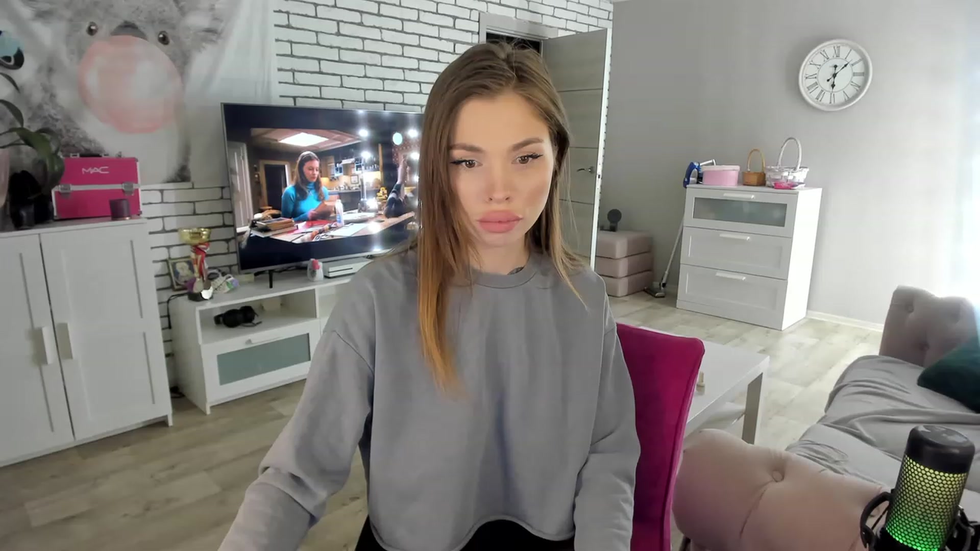Gallery image thumbnail from MilanaSimple's myfreecams stream on, 11/15/2022, 21:23 image 10 of 20