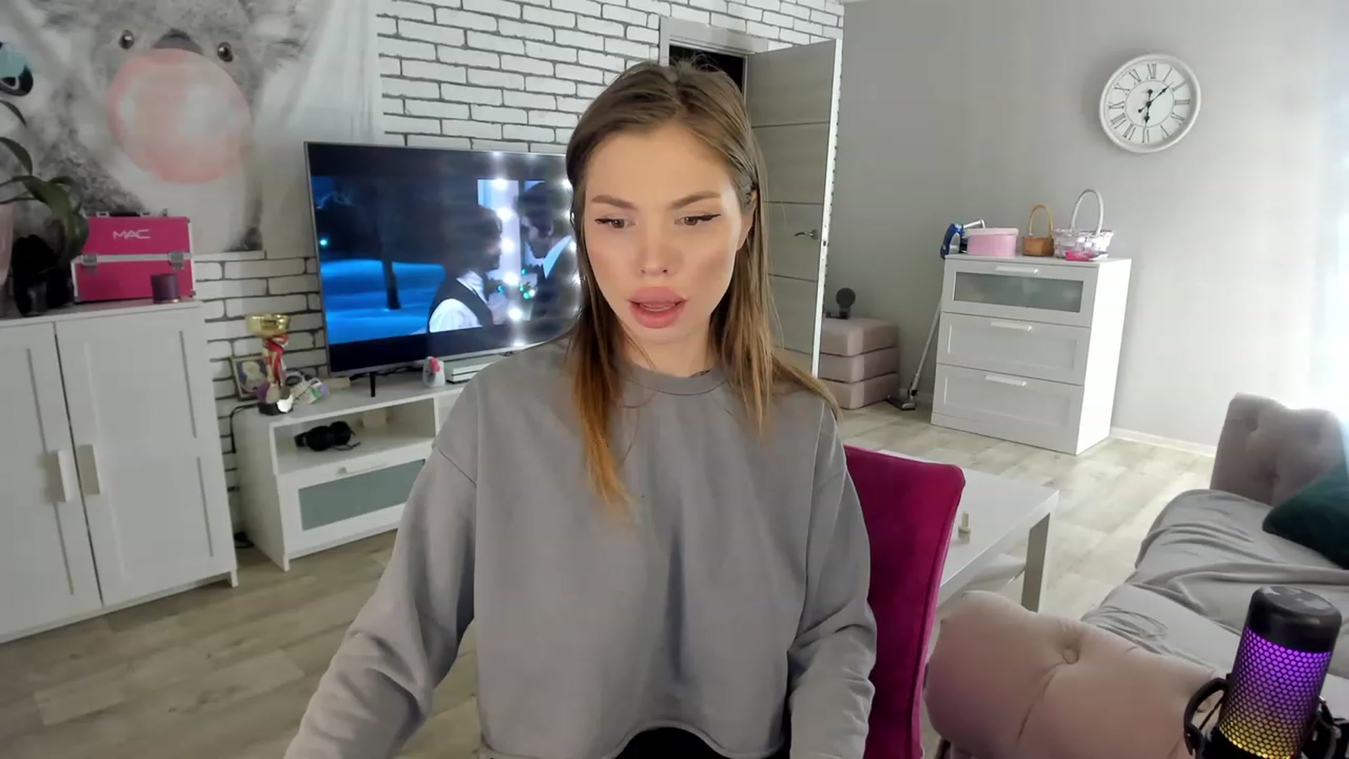 Gallery image thumbnail from MilanaSimple's myfreecams stream on, 11/15/2022, 21:23 image 16 of 20