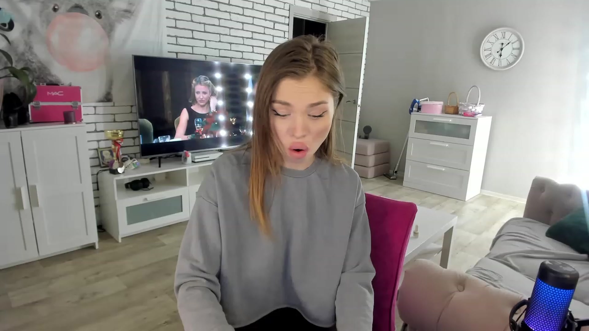 Gallery image thumbnail from MilanaSimple's myfreecams stream on, 11/15/2022, 21:23 image 9 of 20