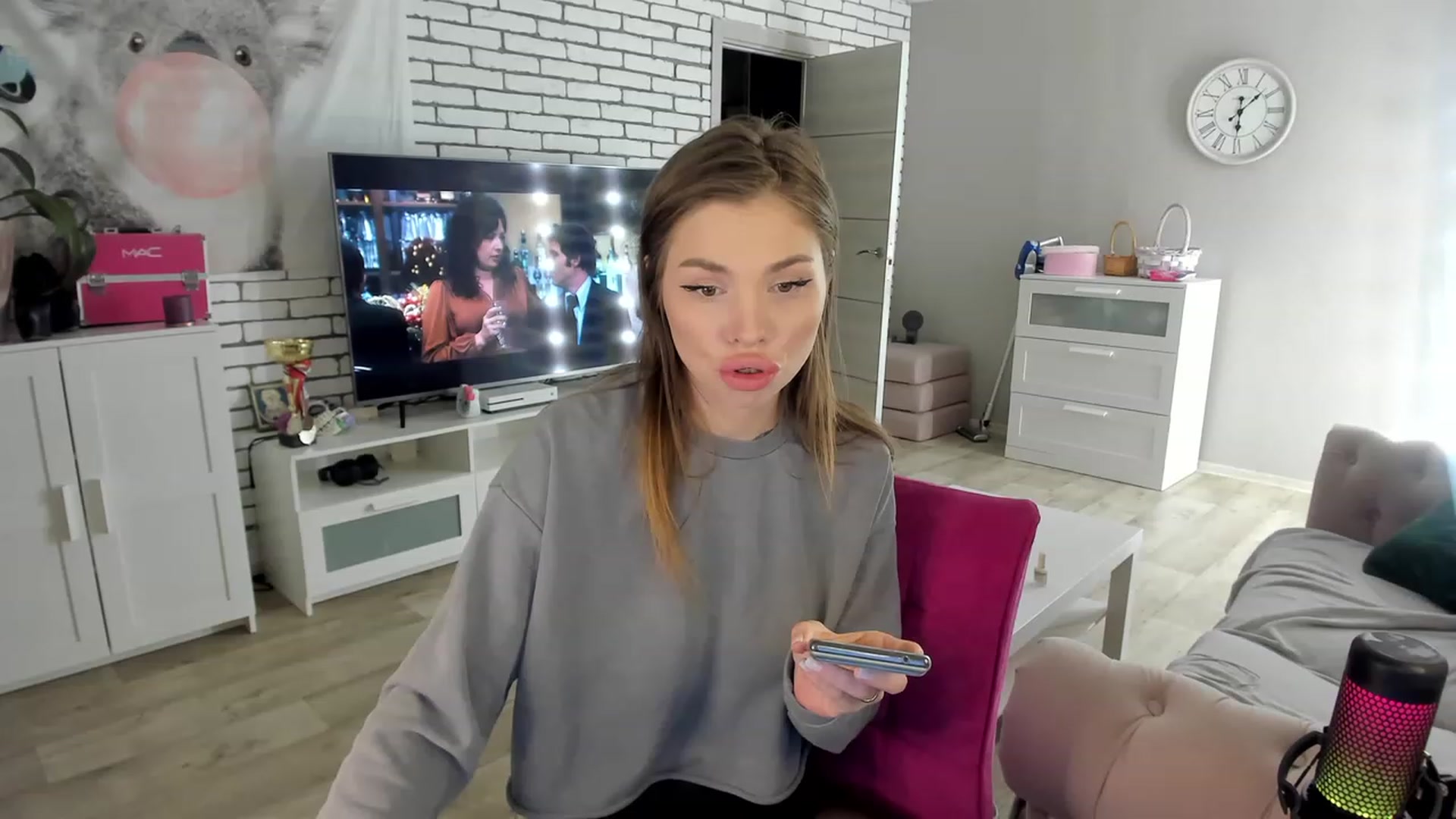 Gallery image thumbnail from MilanaSimple's myfreecams stream on, 11/15/2022, 21:23 image 14 of 20