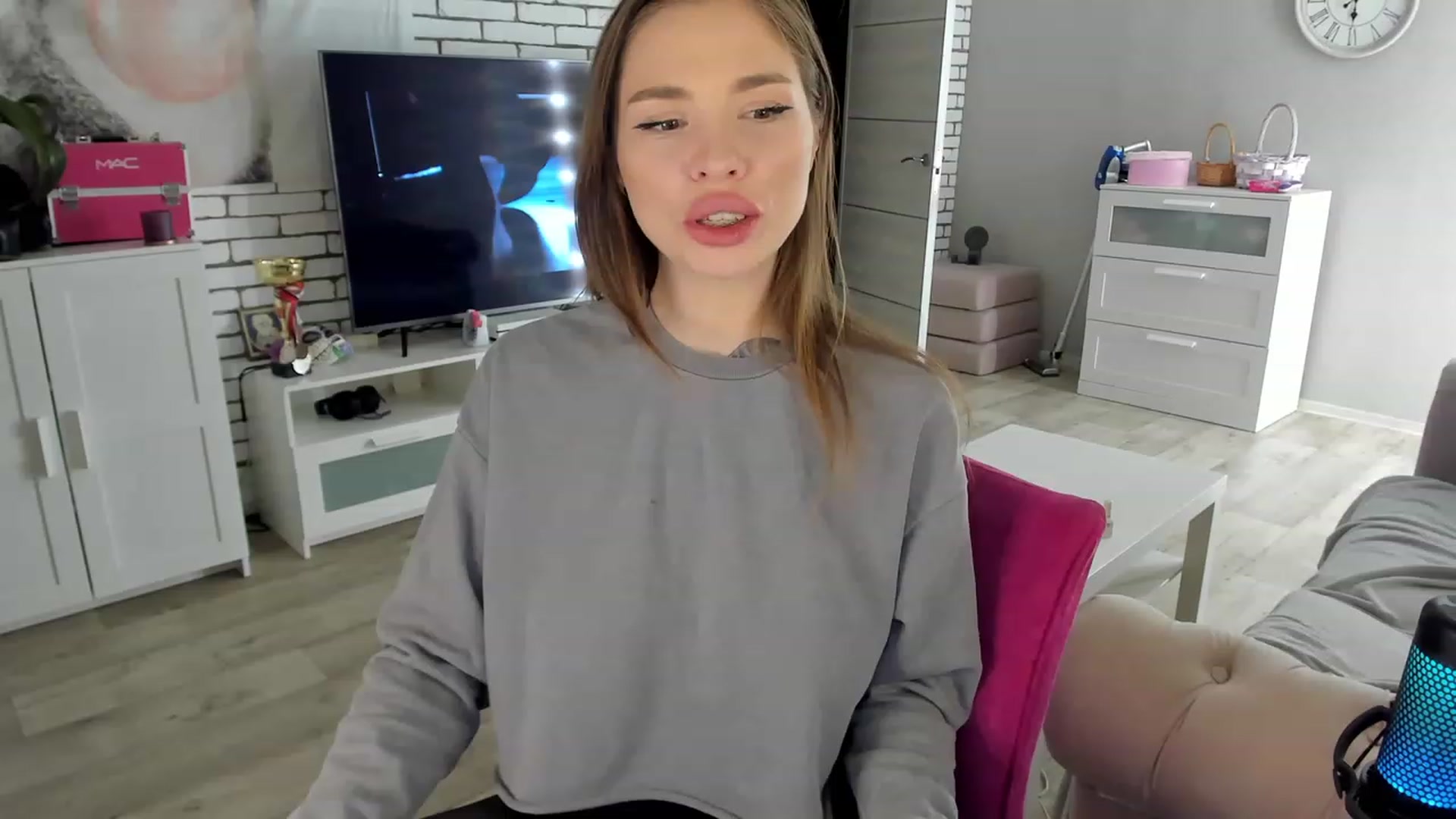 Gallery image thumbnail from MilanaSimple's myfreecams stream on, 11/15/2022, 22:30 image 8 of 20