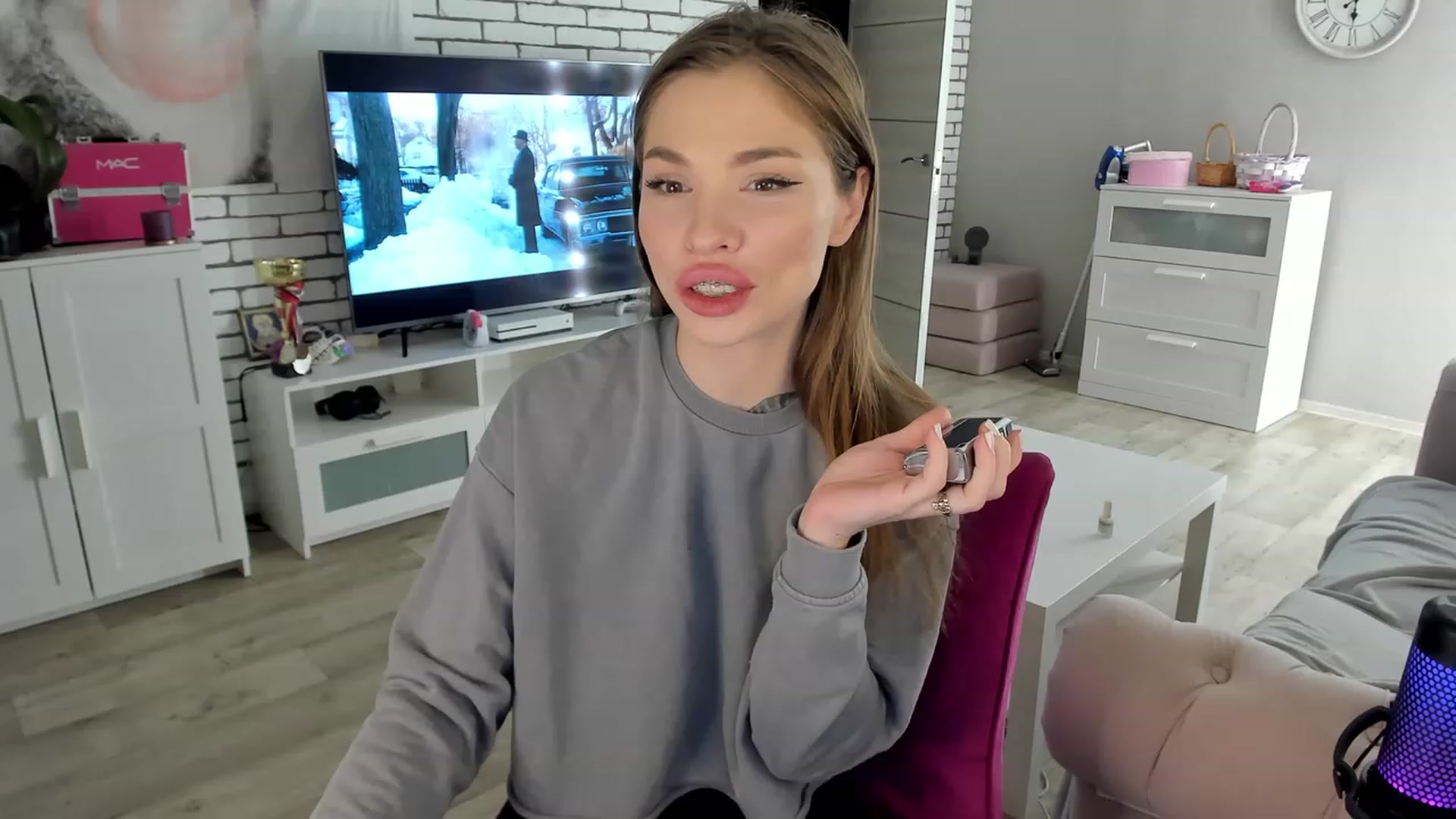 Gallery image thumbnail from MilanaSimple's myfreecams stream on, 11/15/2022, 22:30 image 4 of 20