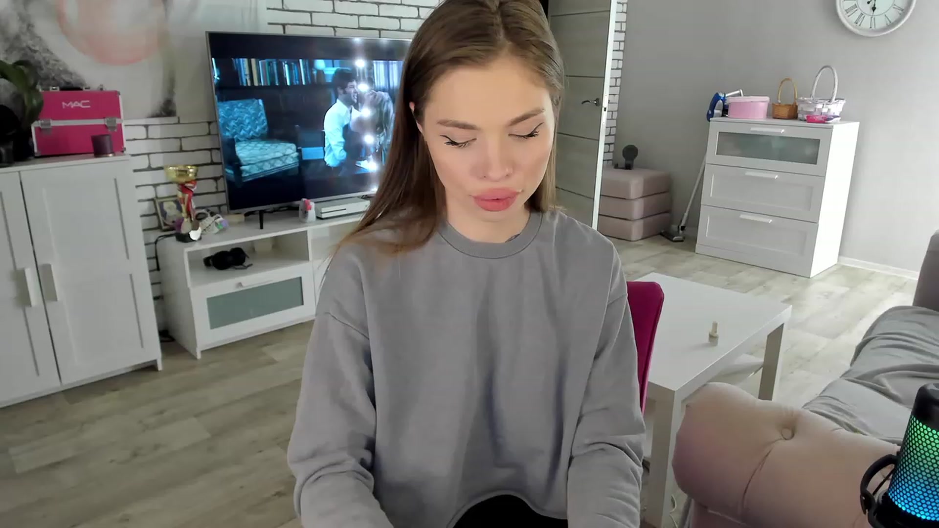 Gallery image thumbnail from MilanaSimple's myfreecams stream on, 11/15/2022, 22:30 image 1 of 20