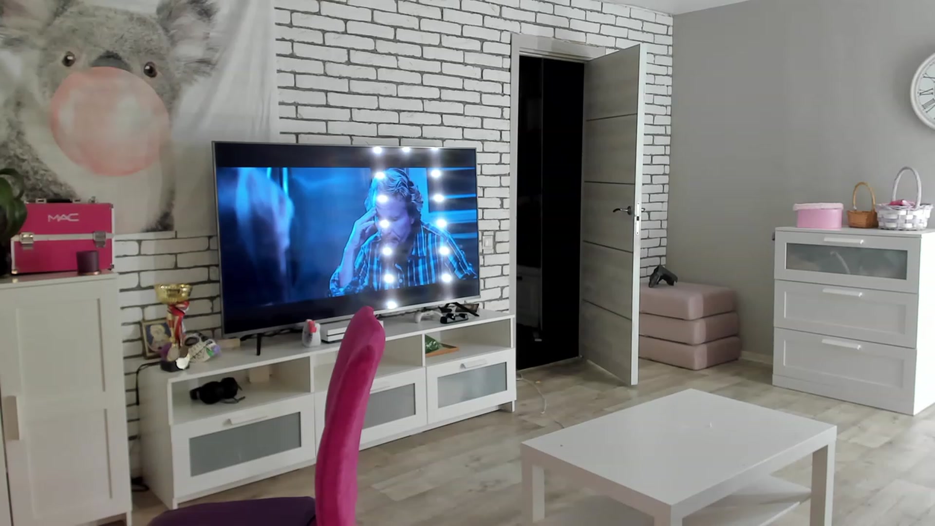 Gallery image thumbnail from MilanaSimple's myfreecams stream on, 11/18/2022, 15:08 image 8 of 20