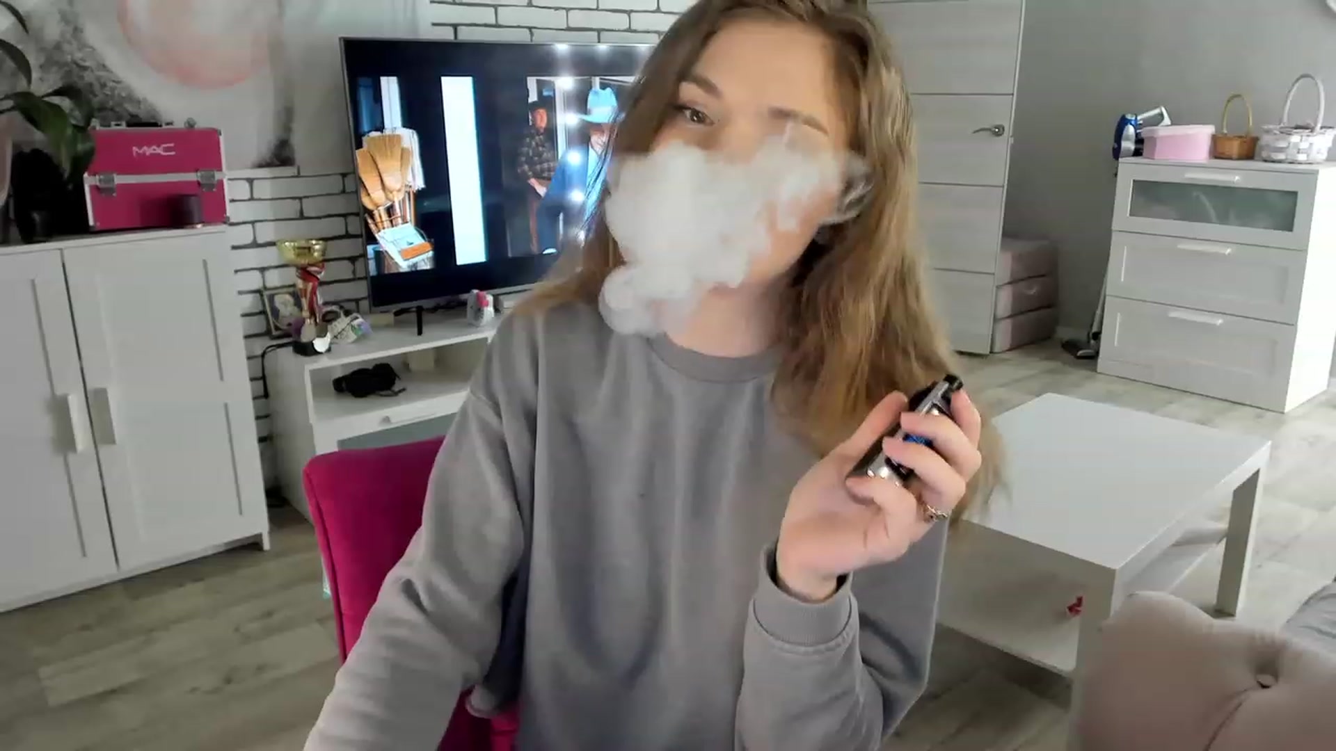 Gallery image thumbnail from MilanaSimple's myfreecams stream on, 11/20/2022, 19:08 image 9 of 20