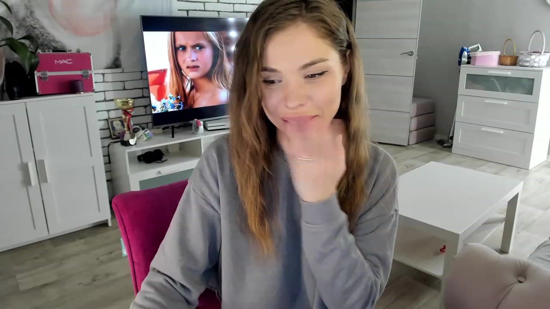 Gallery image thumbnail from MilanaSimple's myfreecams stream on, 11/20/2022, 19:08 image 13 of 20