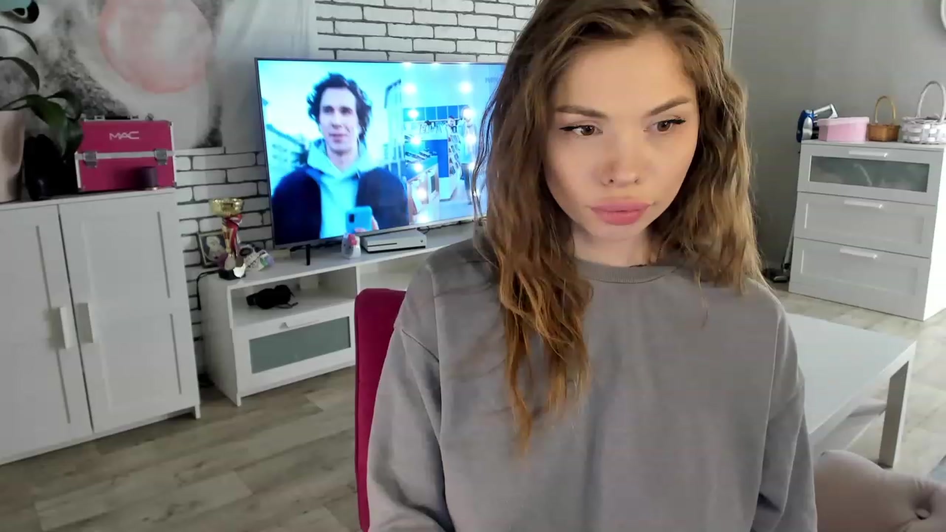 Gallery image thumbnail from MilanaSimple's myfreecams stream on, 11/20/2022, 19:08 image 3 of 20