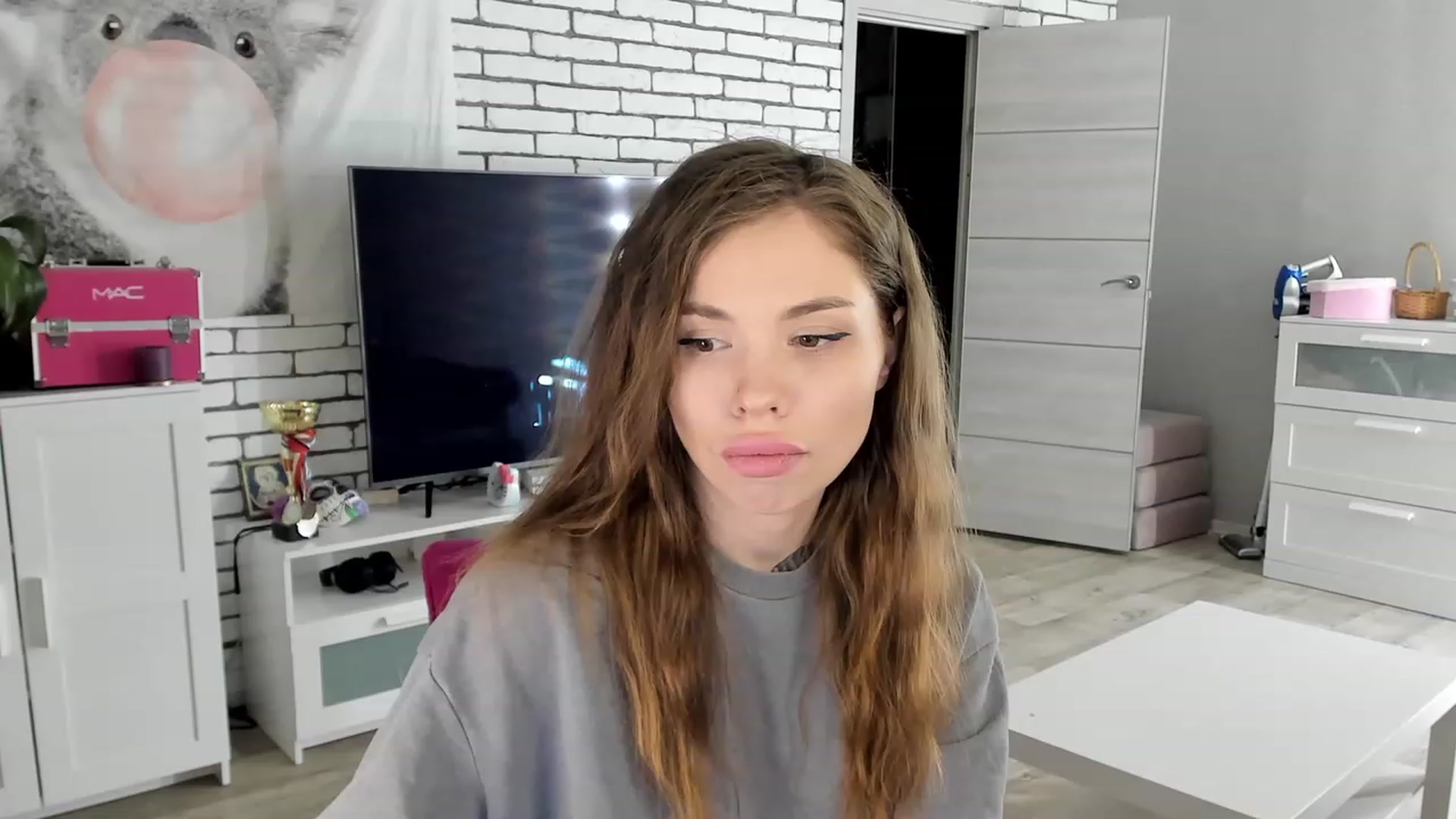 Gallery image thumbnail from MilanaSimple's myfreecams stream on, 11/20/2022, 19:08 image 17 of 20
