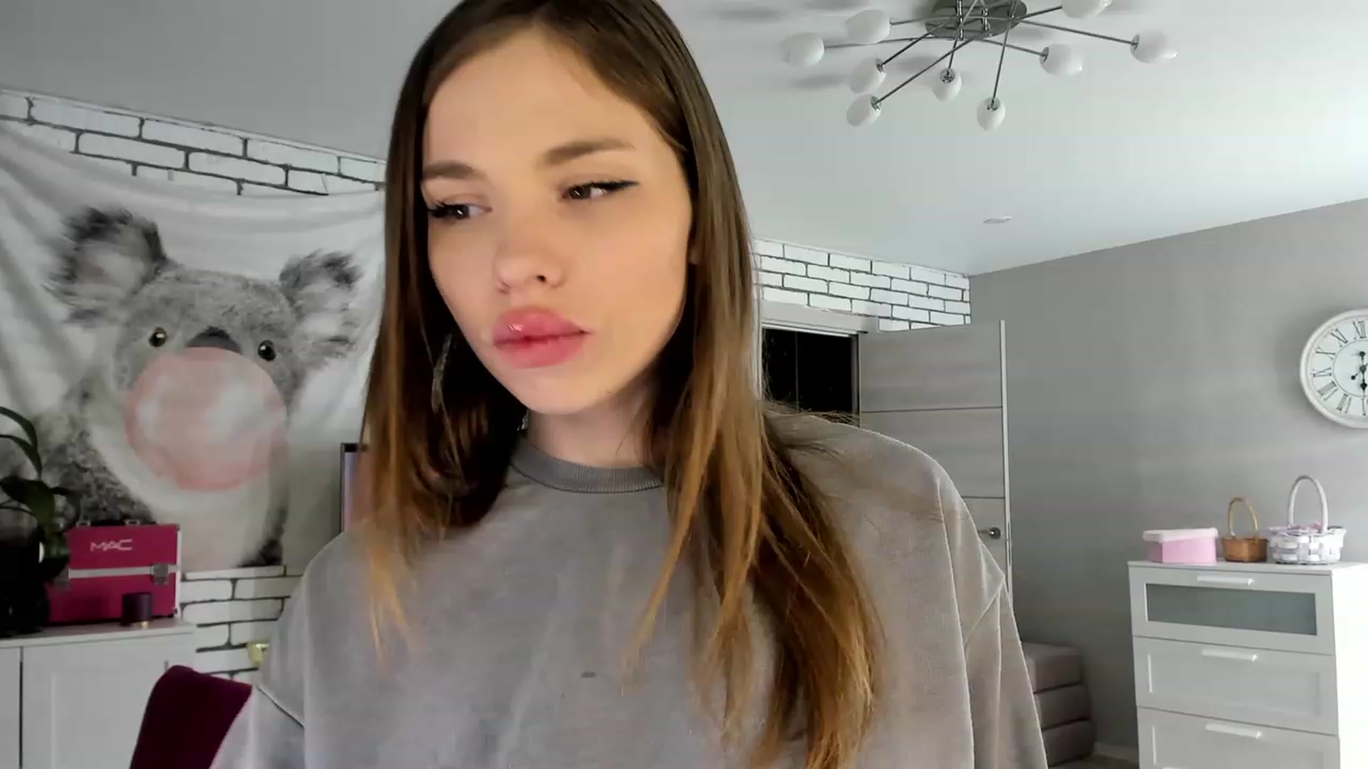 Gallery image thumbnail from MilanaSimple's myfreecams stream on, 11/30/2022, 22:44 image 16 of 20