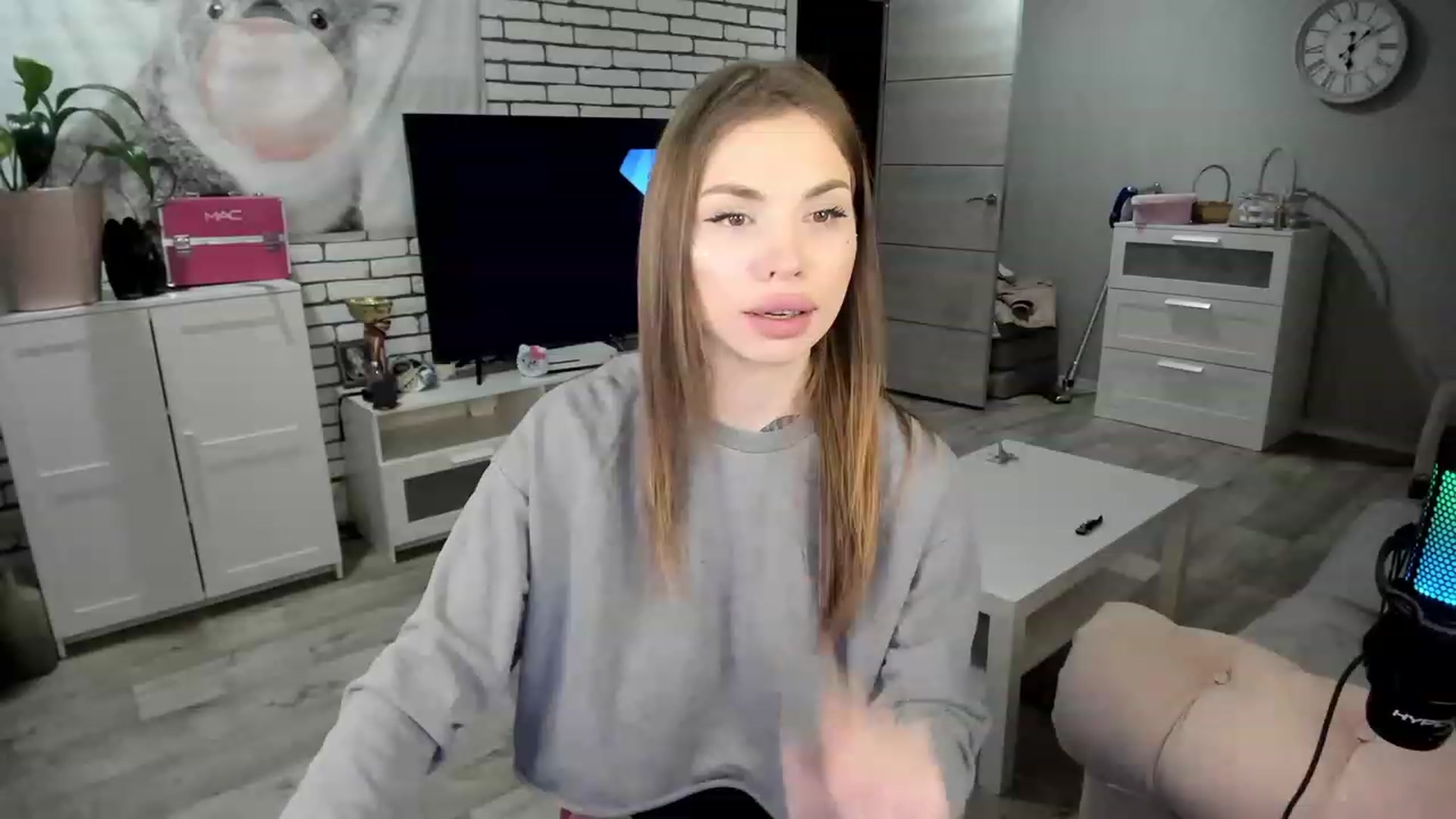 Gallery image thumbnail from MilanaSimple's myfreecams stream on, 12/12/2022, 22:14 image 3 of 20