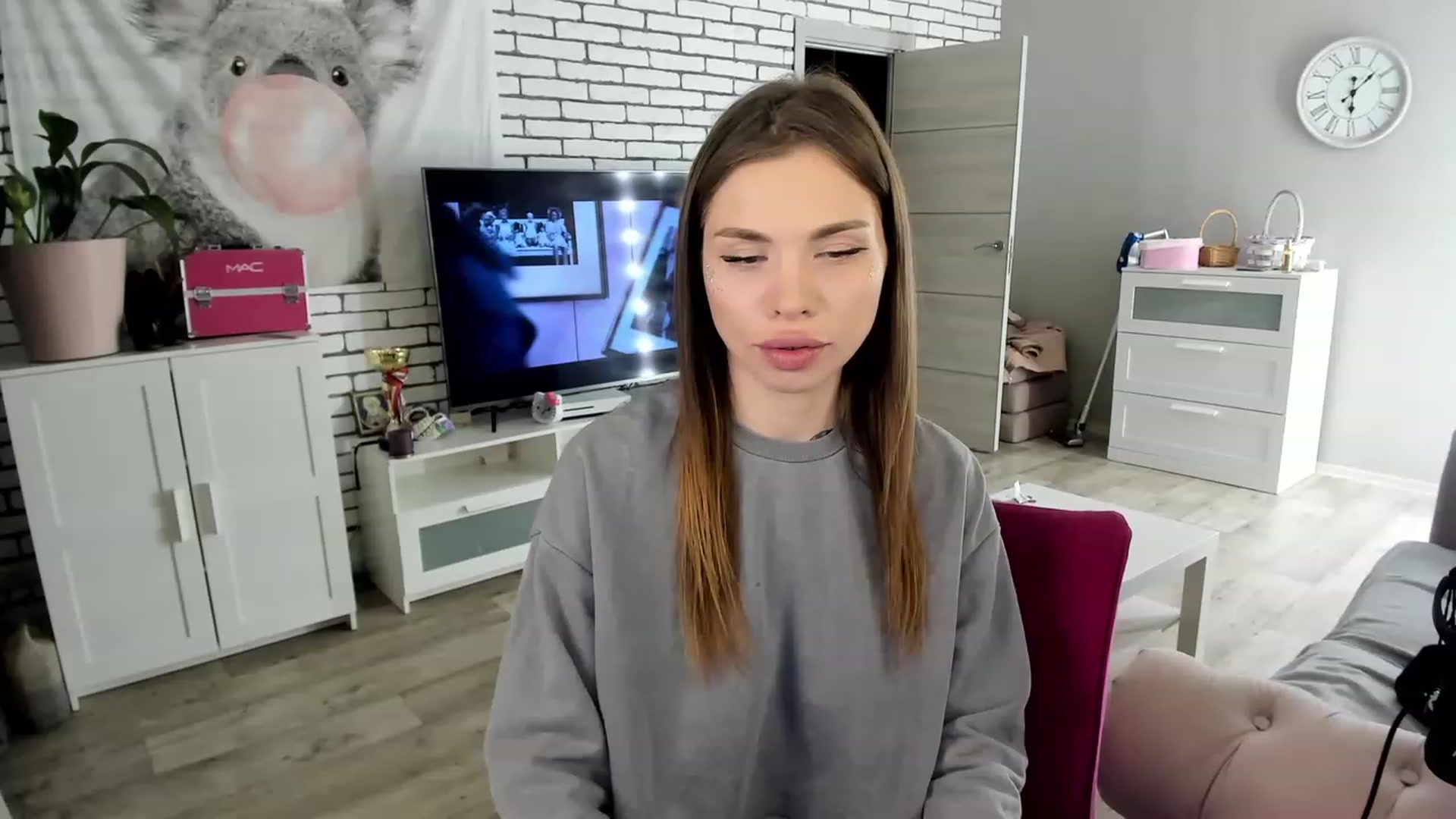 Gallery image thumbnail from MilanaSimple's myfreecams stream on, 12/12/2022, 22:14 image 6 of 20