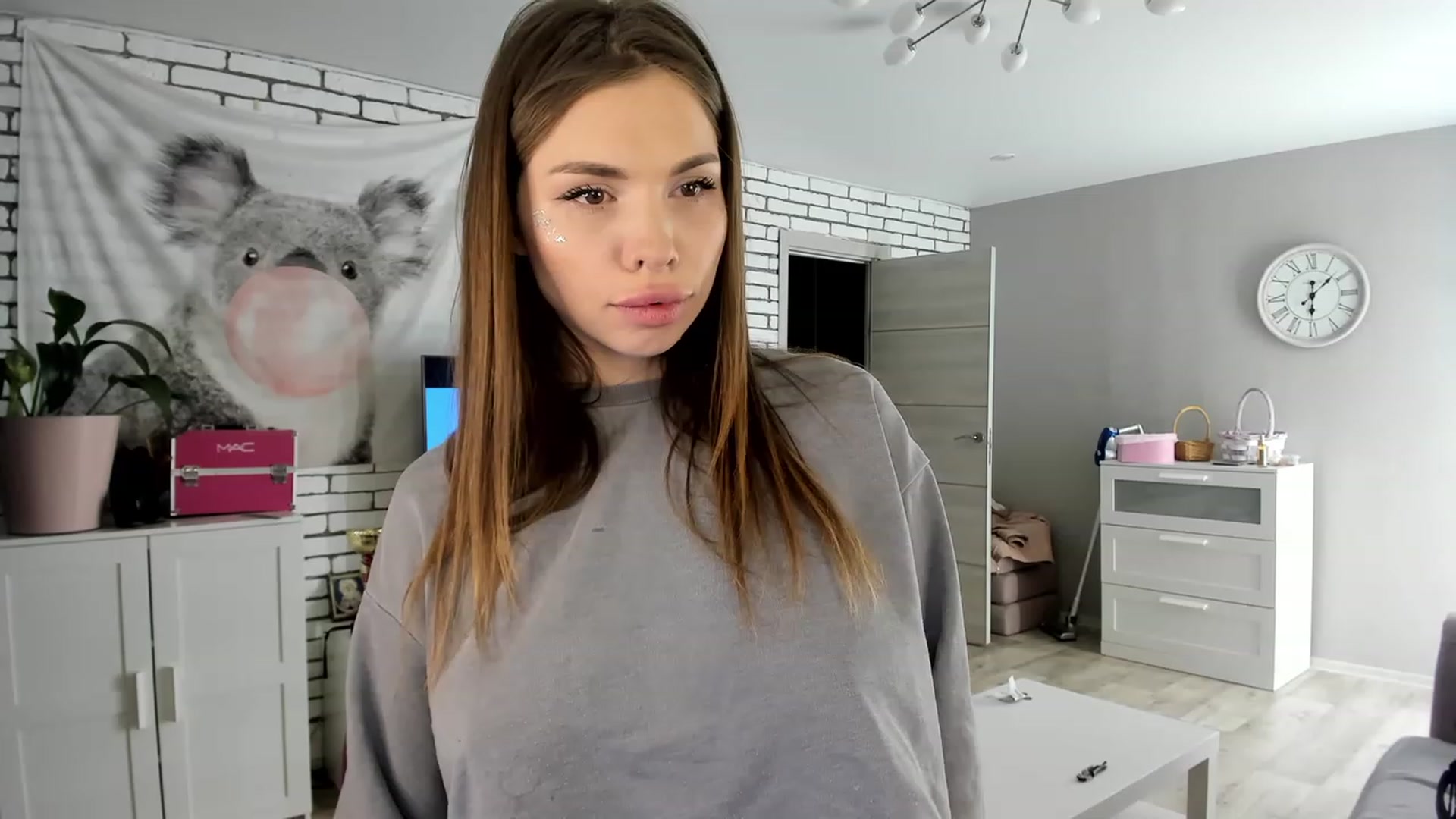 Gallery image thumbnail from MilanaSimple's myfreecams stream on, 12/12/2022, 22:14 image 11 of 20