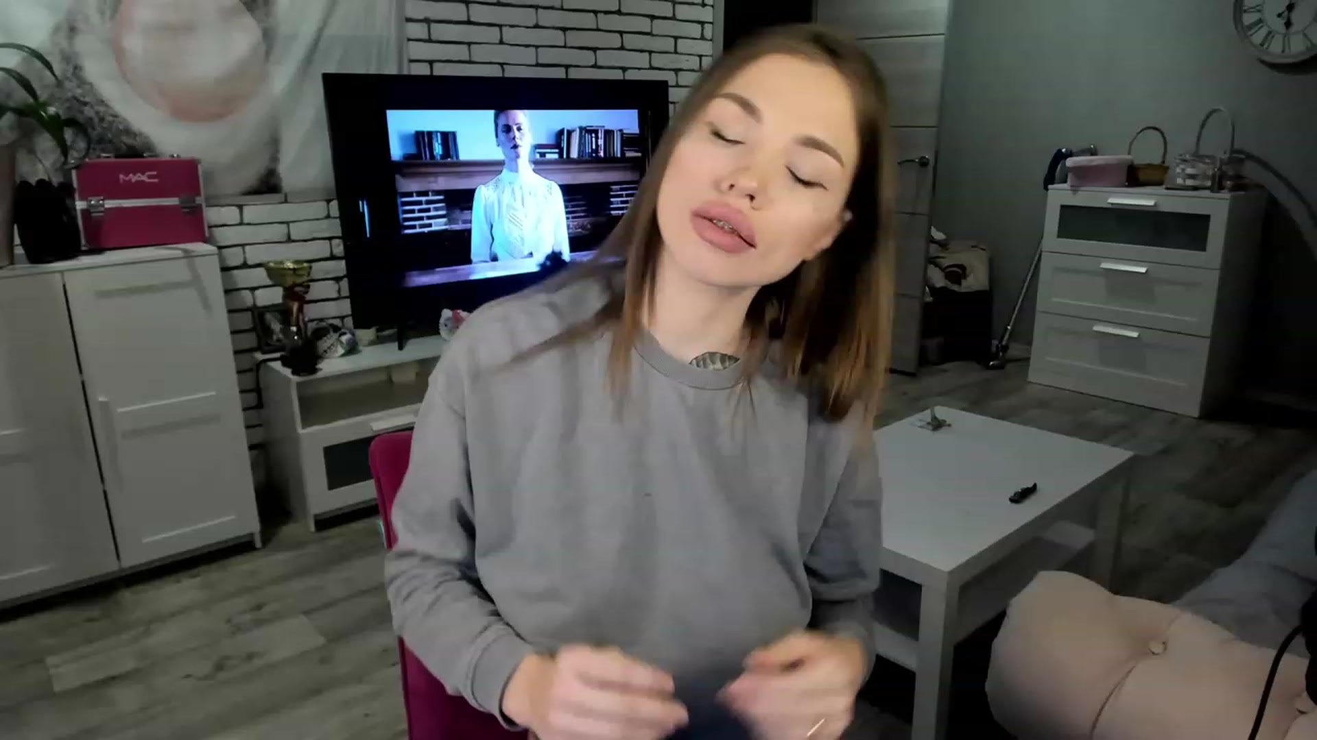 Gallery image thumbnail from MilanaSimple's myfreecams stream on, 12/12/2022, 22:14 image 1 of 20