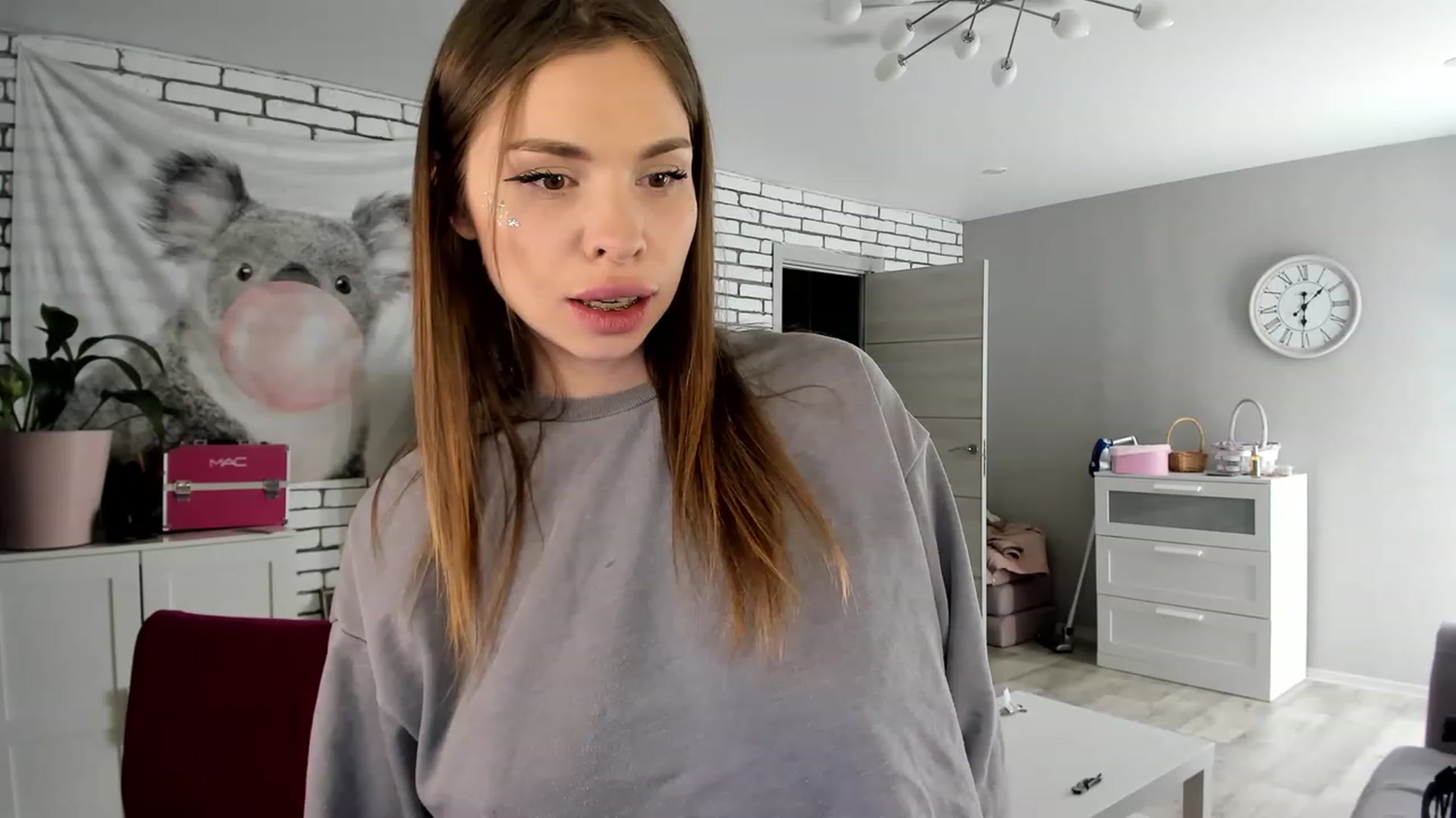 Gallery image thumbnail from MilanaSimple's myfreecams stream on, 12/12/2022, 22:14 image 18 of 20