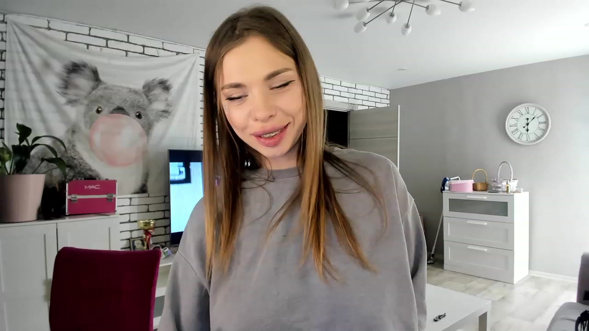 Gallery image thumbnail from MilanaSimple's myfreecams stream on, 12/12/2022, 22:14 image 19 of 20