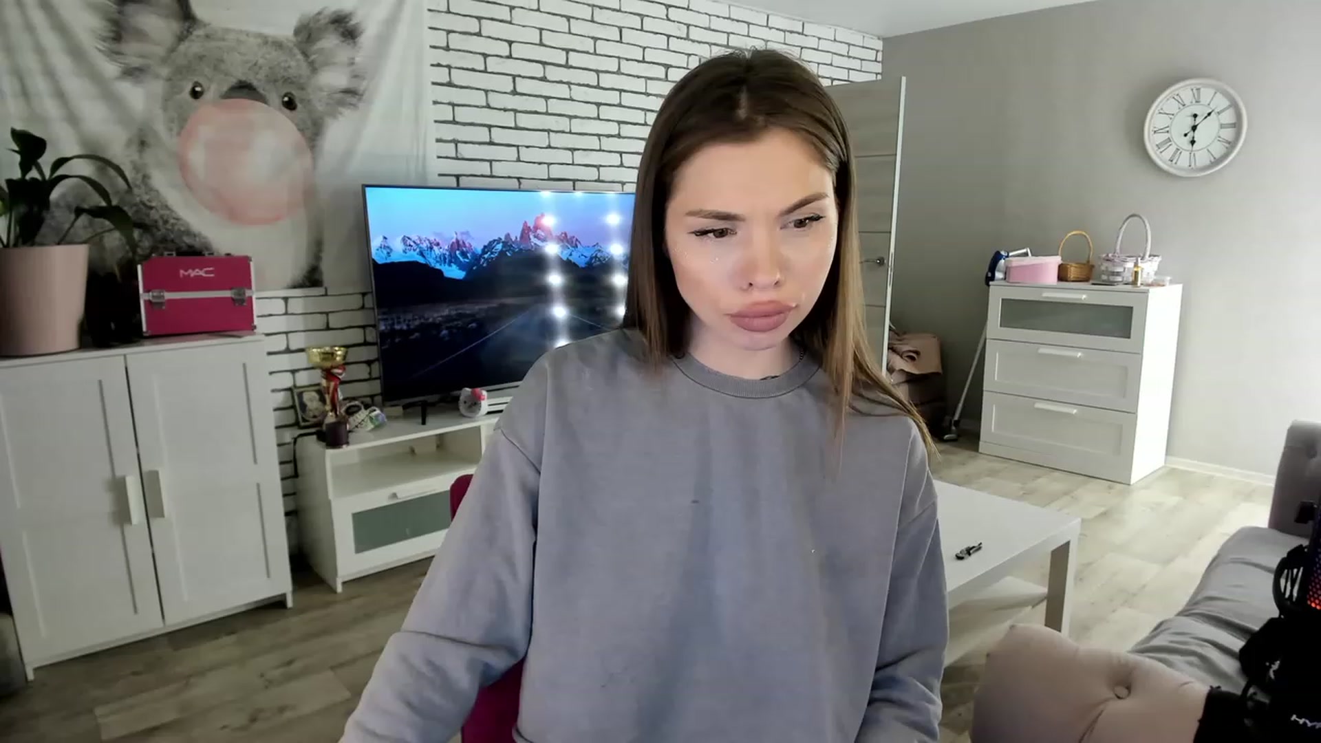 Gallery image thumbnail from MilanaSimple's myfreecams stream on, 12/13/2022, 24:43 image 2 of 20