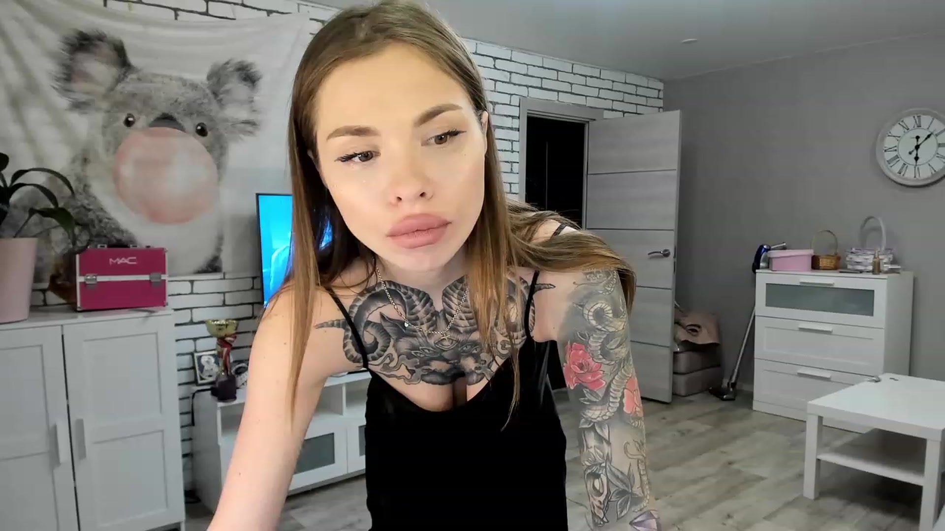 Gallery image thumbnail from MilanaSimple's myfreecams stream on, 12/13/2022, 24:43 image 17 of 20