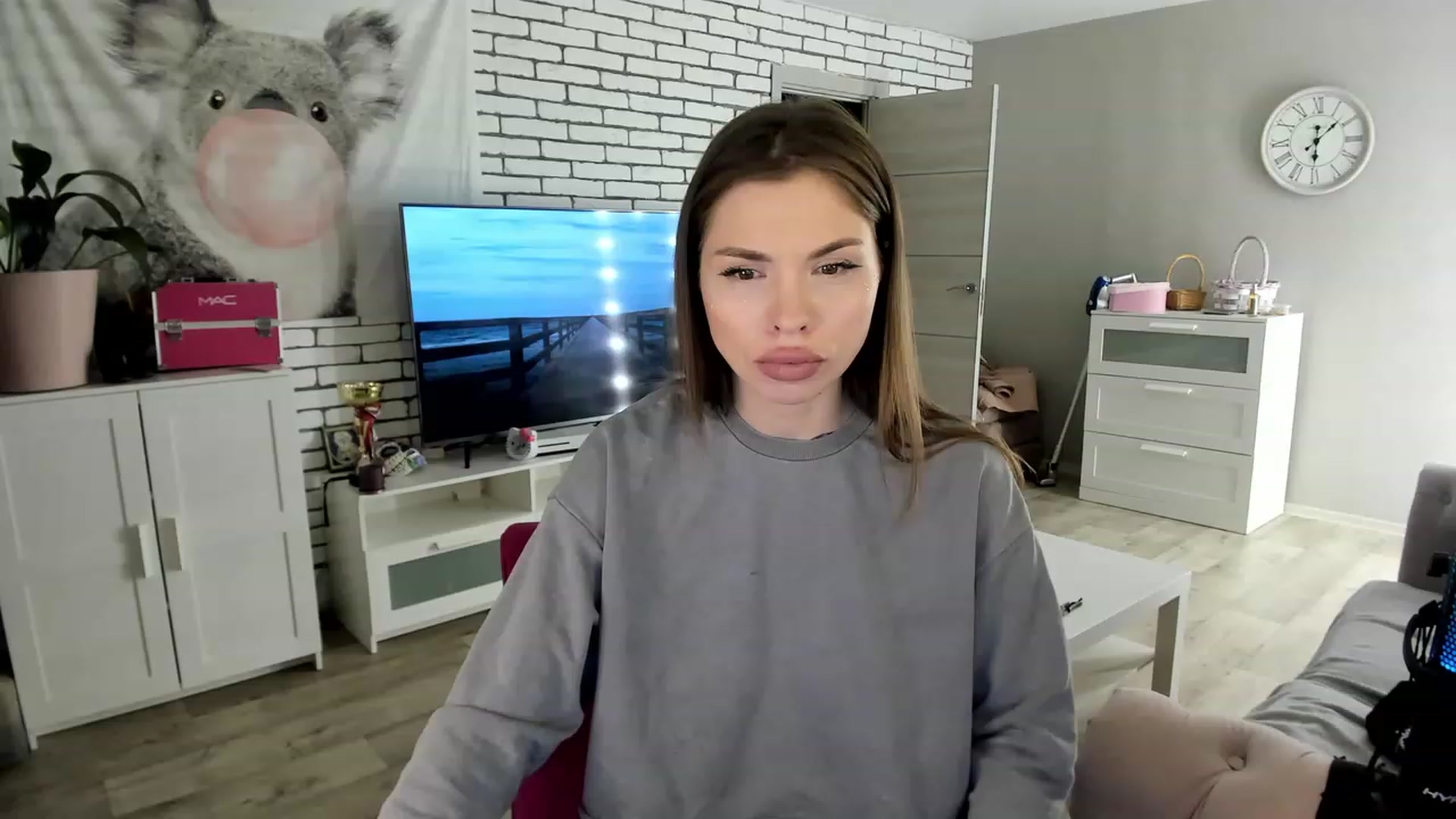 Gallery image thumbnail from MilanaSimple's myfreecams stream on, 12/13/2022, 24:43 image 1 of 20