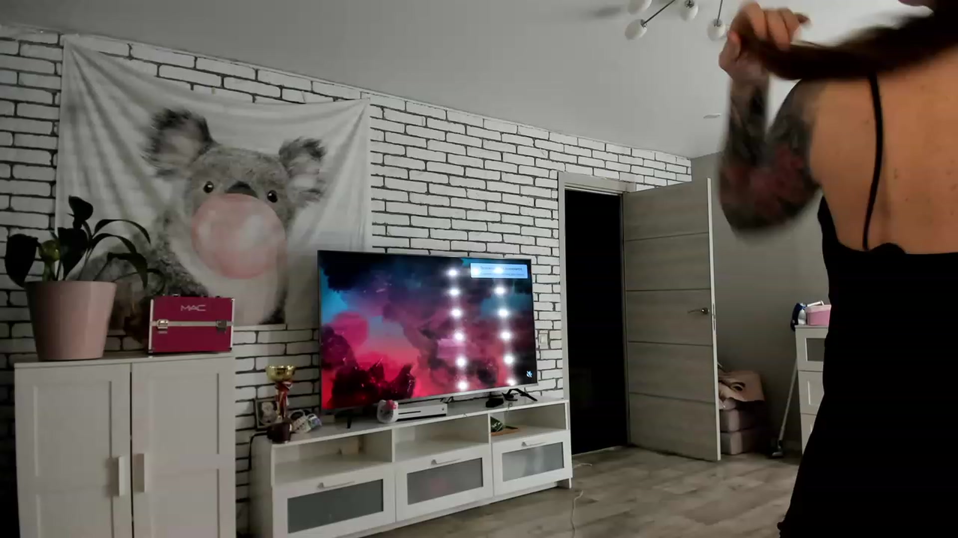 Gallery image thumbnail from MilanaSimple's myfreecams stream on, 12/13/2022, 24:43 image 12 of 20