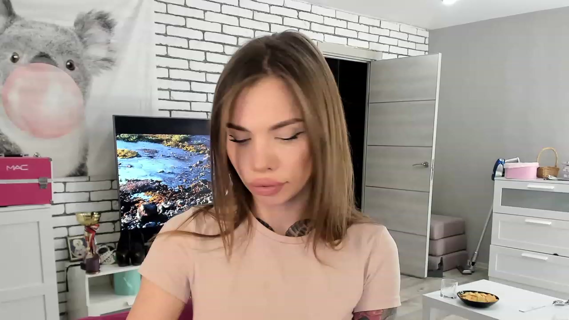 Gallery image thumbnail from MilanaSimple's myfreecams stream on, 12/14/2022, 23:45 image 1 of 20