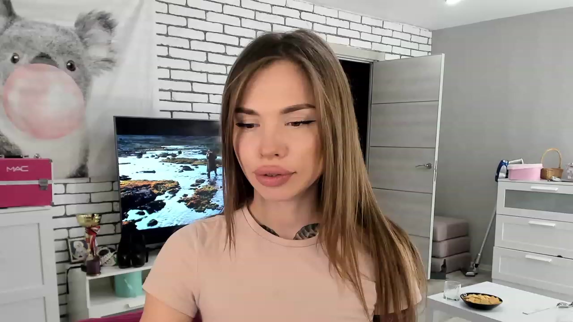 Gallery image thumbnail from MilanaSimple's myfreecams stream on, 12/14/2022, 23:45 image 2 of 20