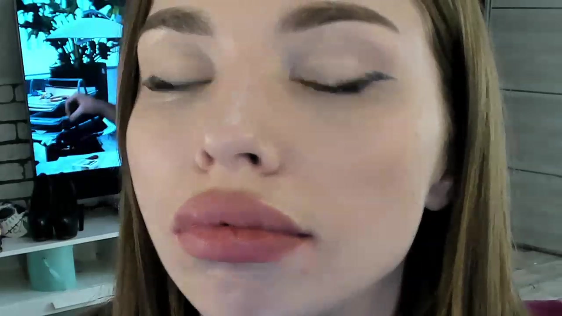 Gallery image thumbnail from MilanaSimple's myfreecams stream on, 12/15/2022, 22:58 image 19 of 20