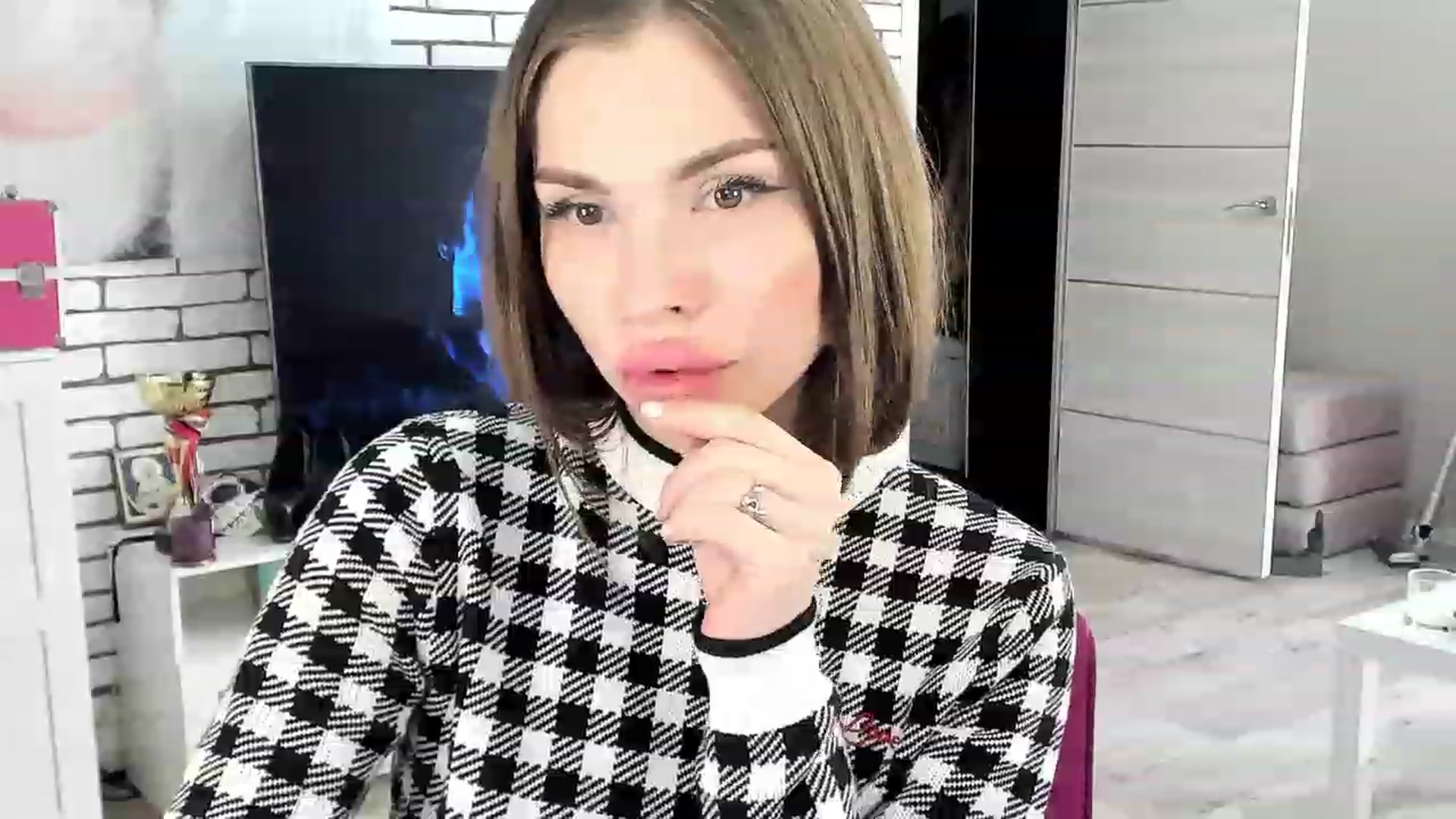 Gallery image thumbnail from MilanaSimple's myfreecams stream on, 12/15/2022, 22:58 image 12 of 20
