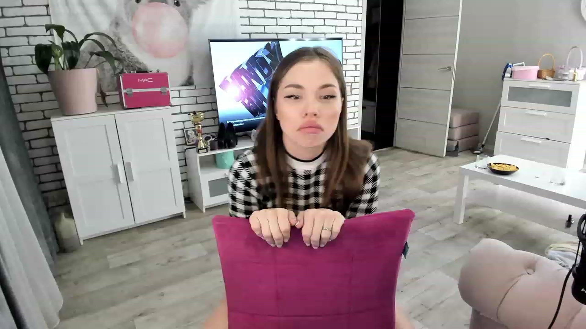Gallery image thumbnail from MilanaSimple's myfreecams stream on, 12/16/2022, 01:06 image 3 of 20