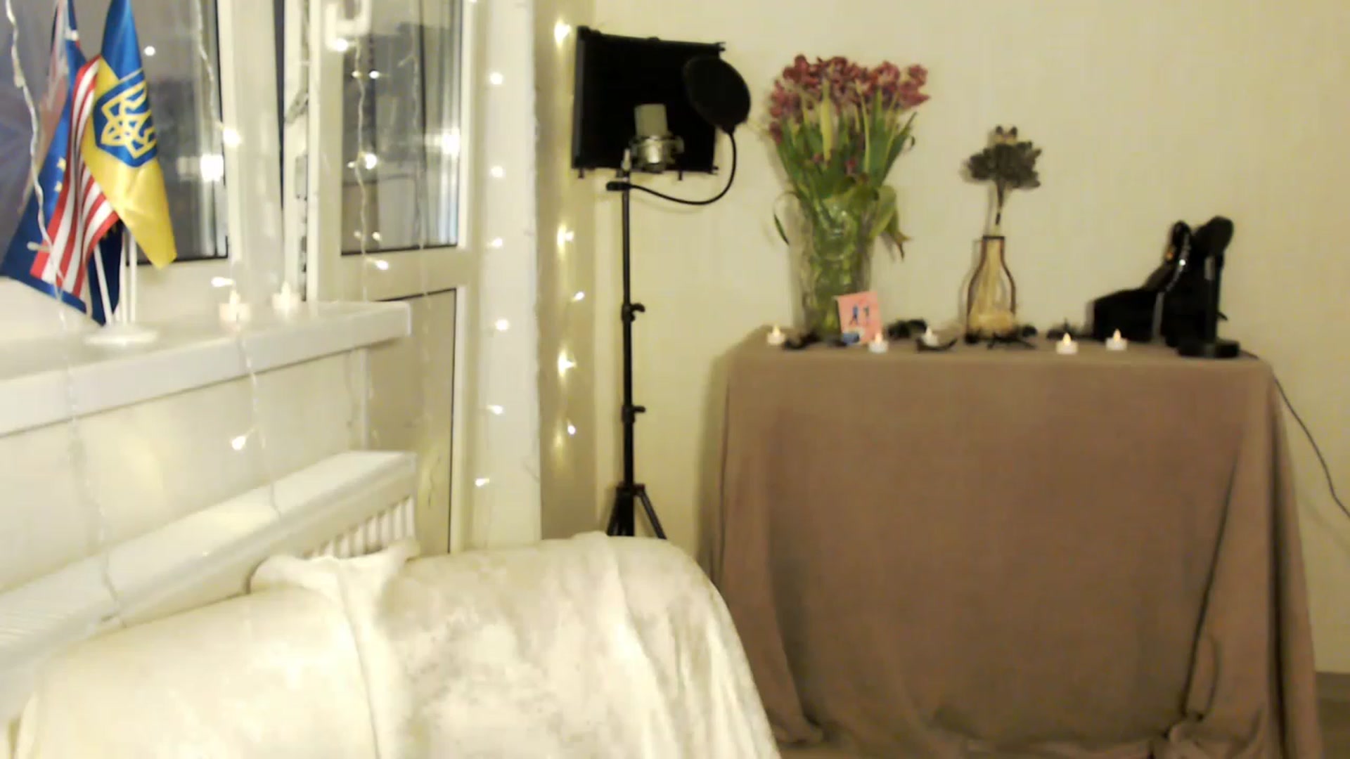 Gallery image thumbnail from Milania_foxy's myfreecams stream on, 03/15/2023, 16:30 image 11 of 20