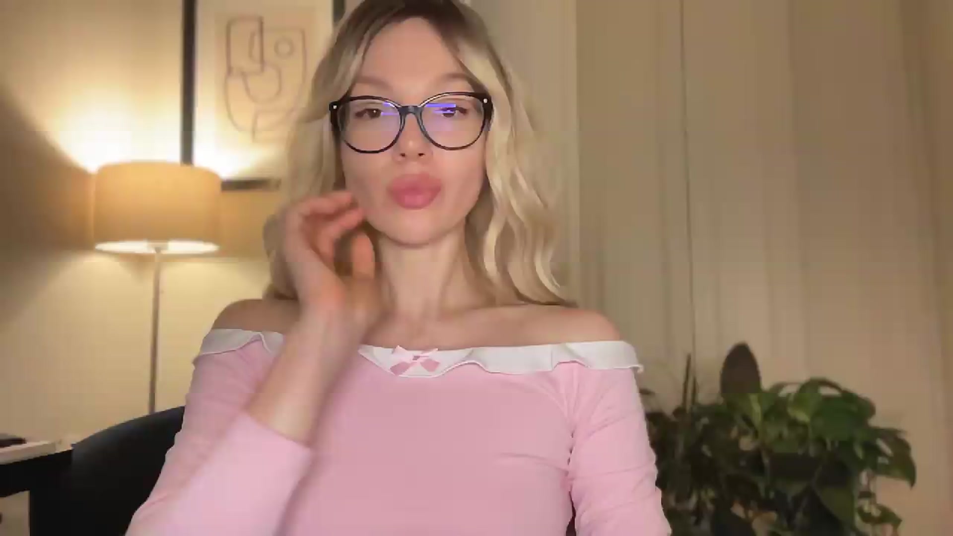 Gallery image thumbnail from Milayah's myfreecams stream on, 08/25/2026, 19:09 image 6 of 20