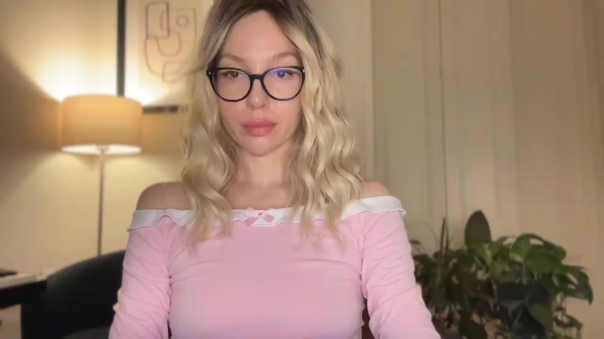 Gallery image thumbnail from Milayah's myfreecams stream on, 08/25/2026, 19:09 image 17 of 20