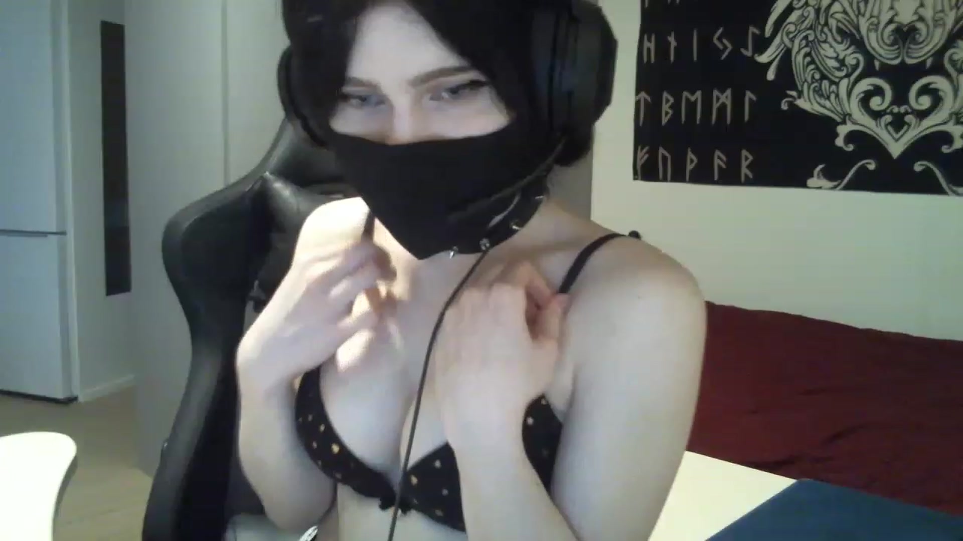 Gallery image thumbnail from MilenaHardy's myfreecams stream on, 11/14/2022, 13:59 image 13 of 20