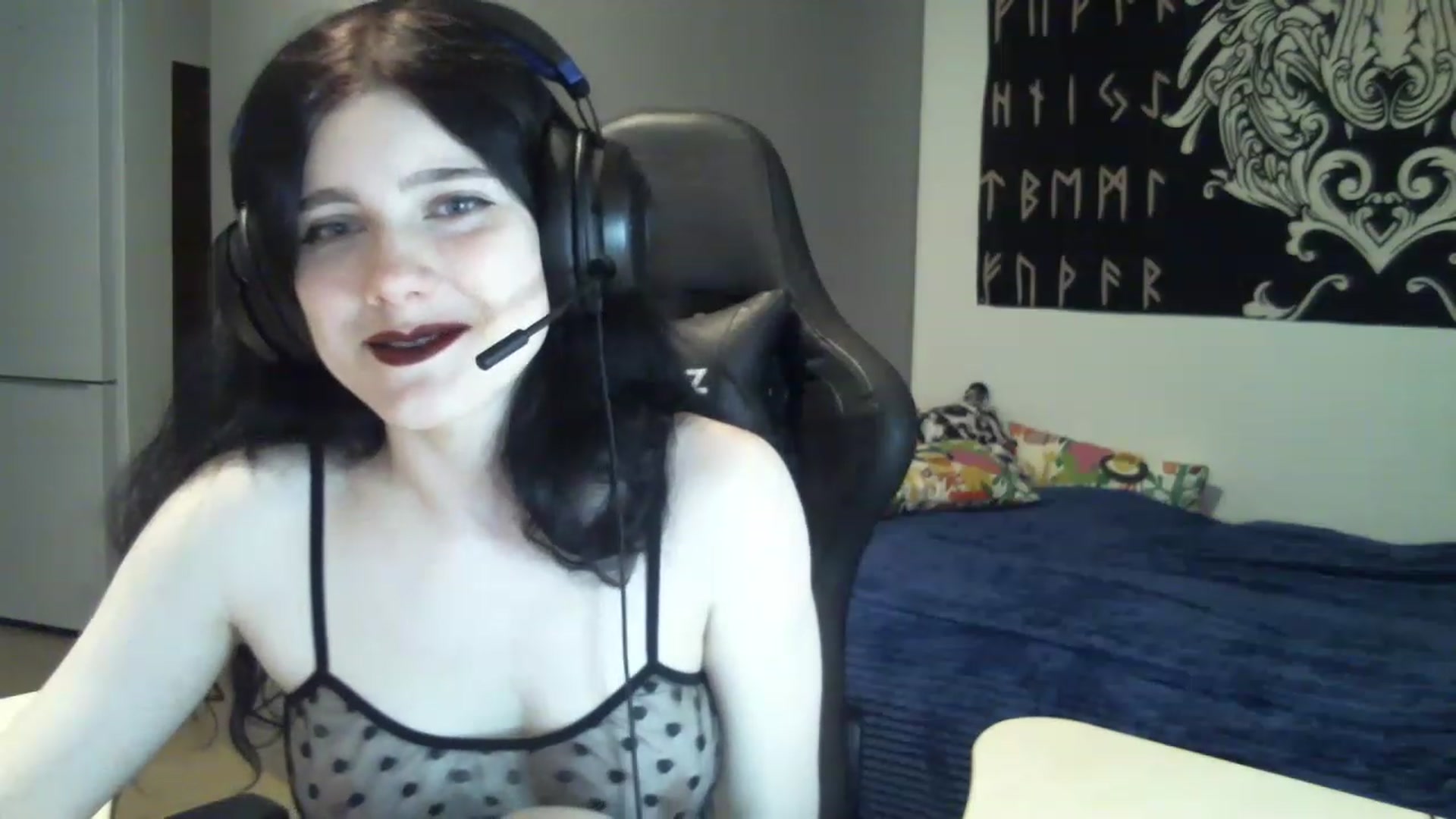Gallery image thumbnail from MilenaHardy's myfreecams stream on, 11/16/2022, 14:15 image 11 of 20