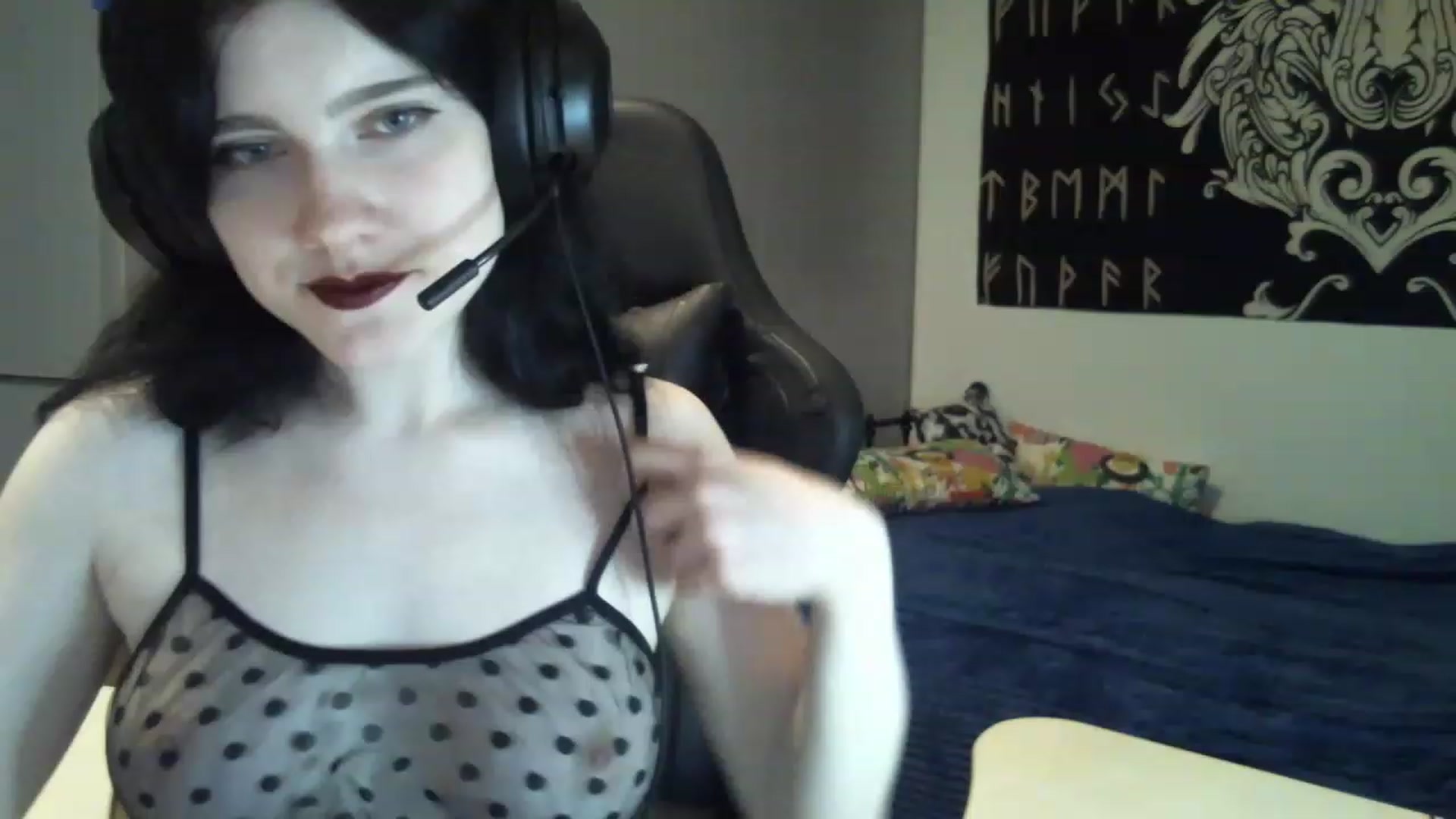Gallery image thumbnail from MilenaHardy's myfreecams stream on, 11/16/2022, 14:15 image 3 of 20