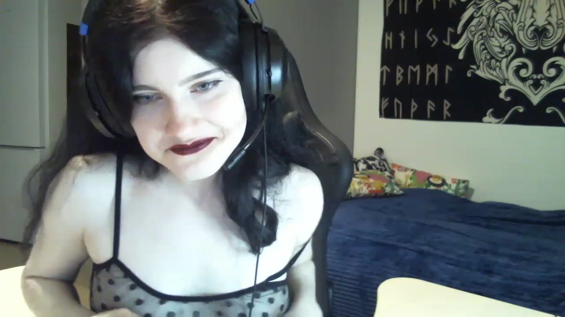 Gallery image thumbnail from MilenaHardy's myfreecams stream on, 11/16/2022, 14:15 image 16 of 20